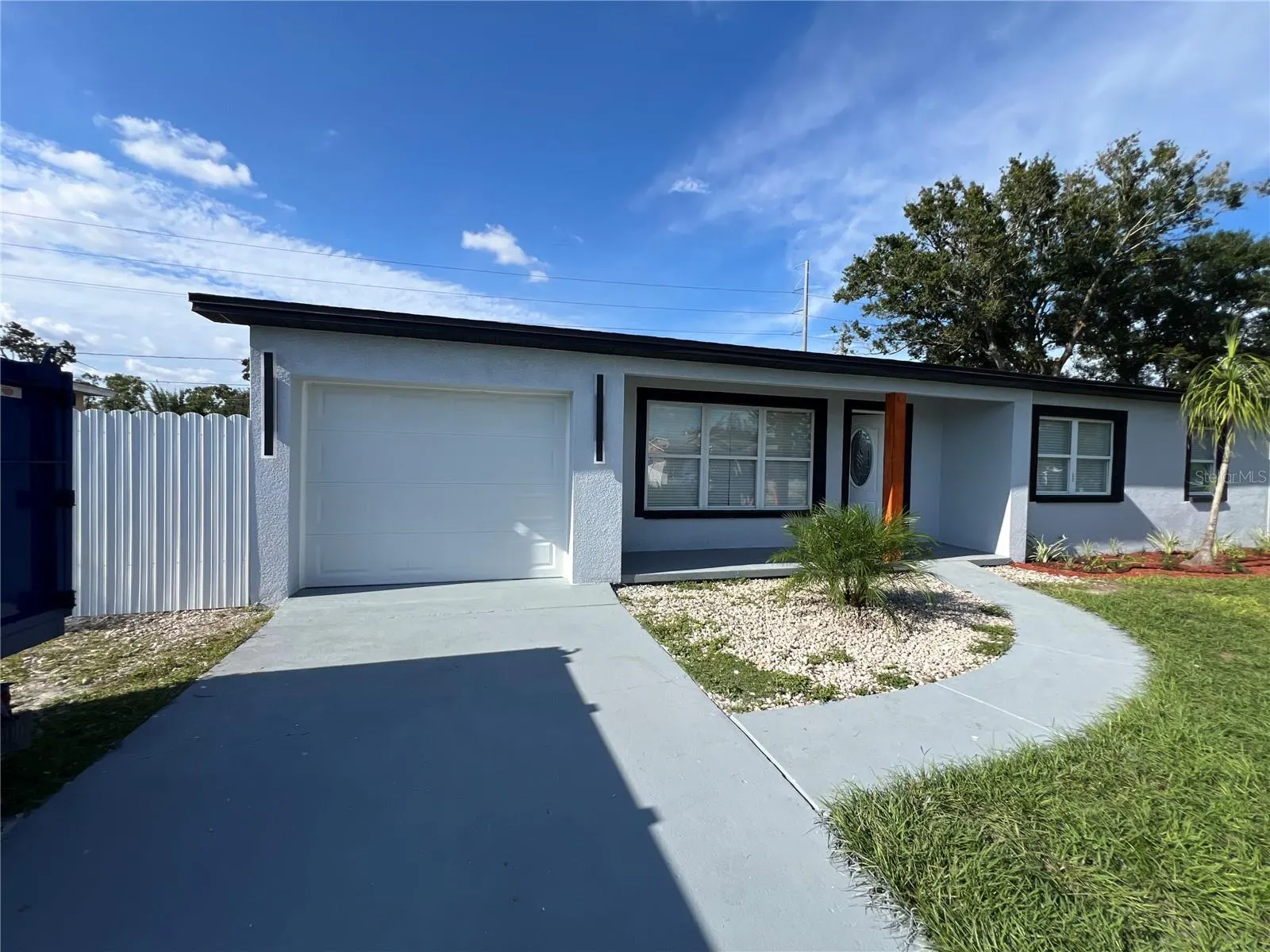 2811 AUBURN AVE W