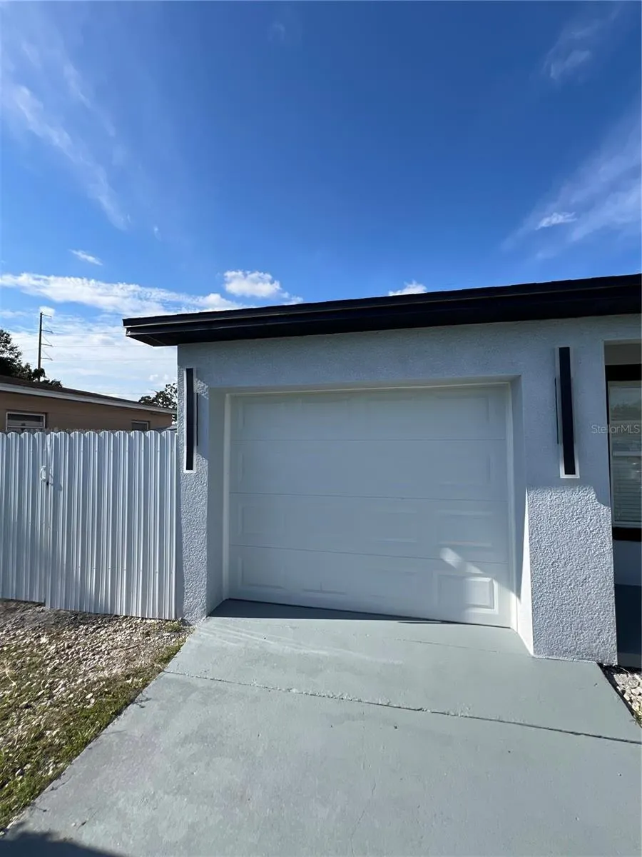 2811 AUBURN AVE W