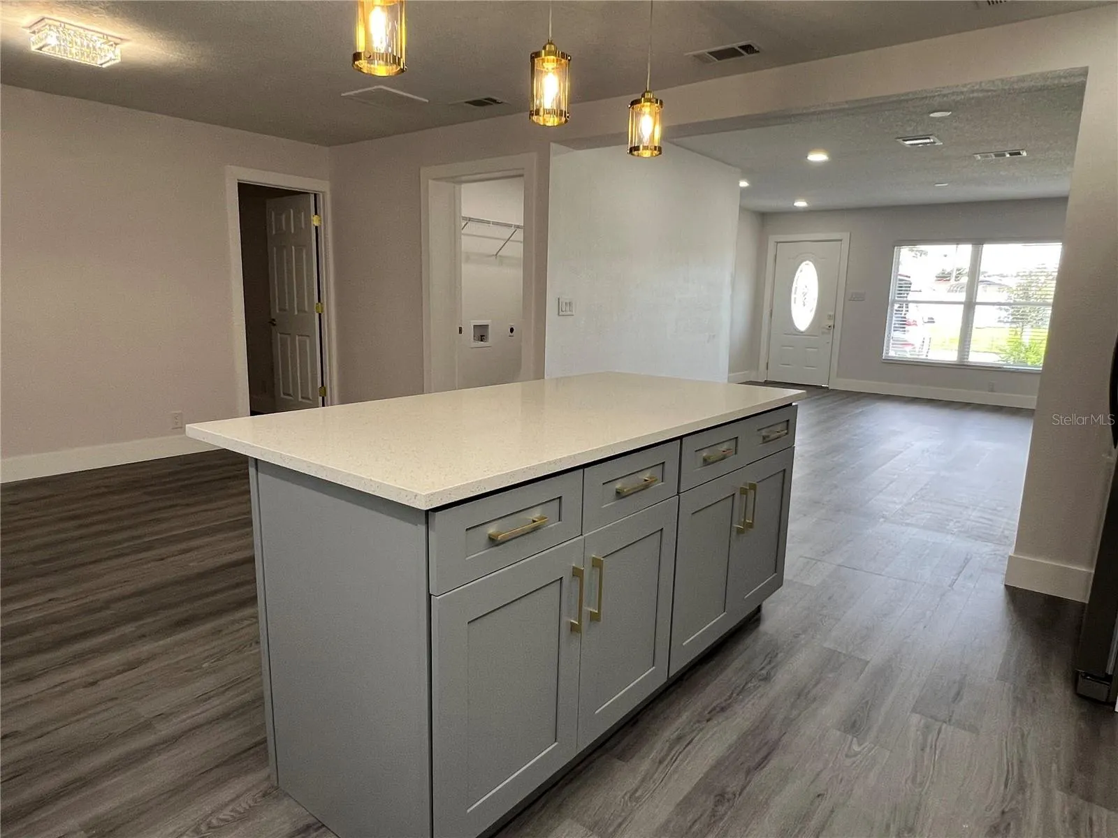 2811 AUBURN AVE W