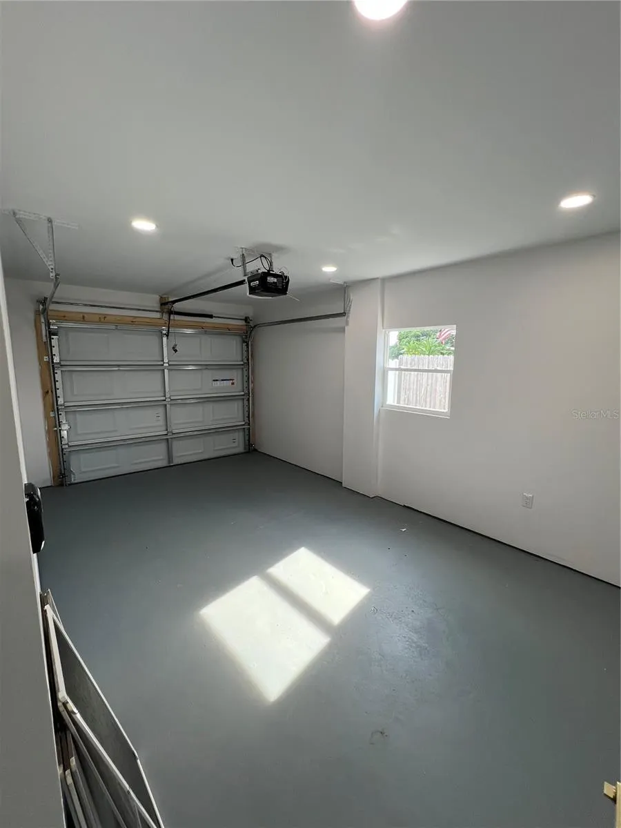 2811 AUBURN AVE W