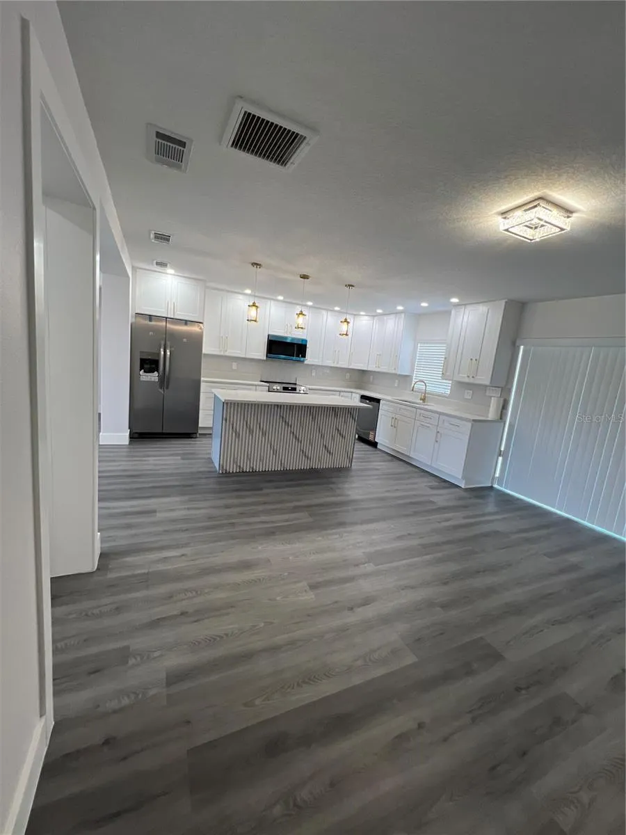 2811 AUBURN AVE W