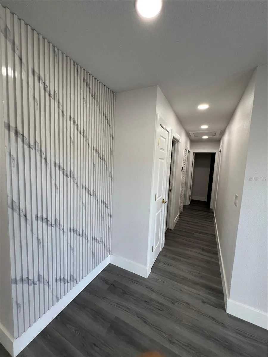 2811 AUBURN AVE W