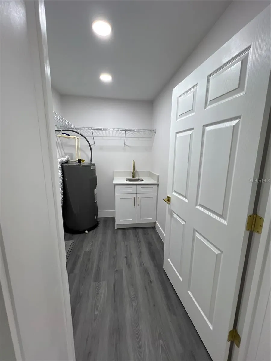 2811 AUBURN AVE W