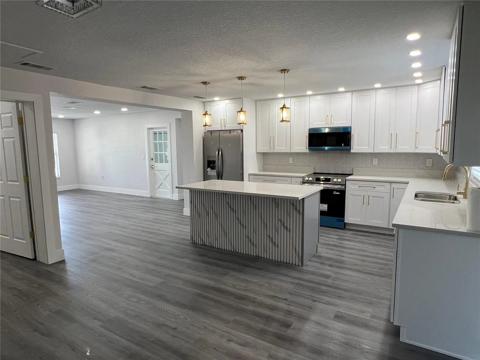 2811 AUBURN AVE W
