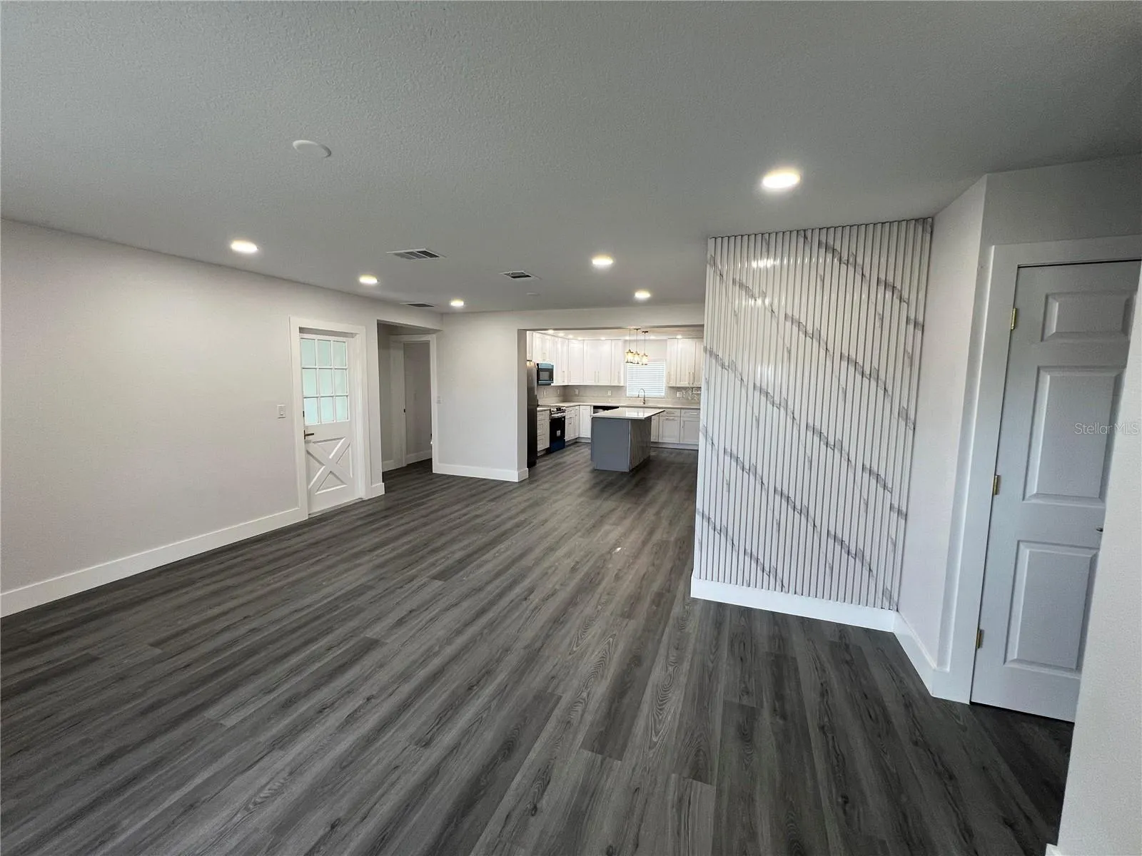 2811 AUBURN AVE W