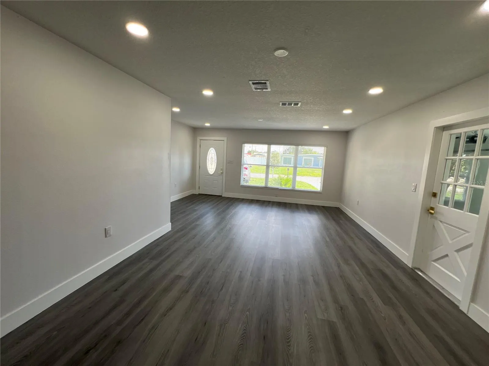 2811 AUBURN AVE W