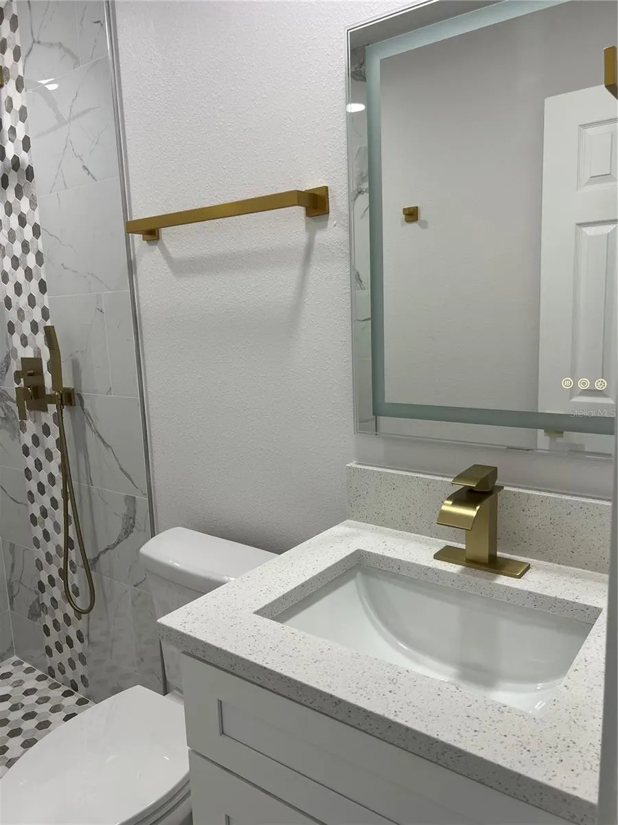 2811 AUBURN AVE W