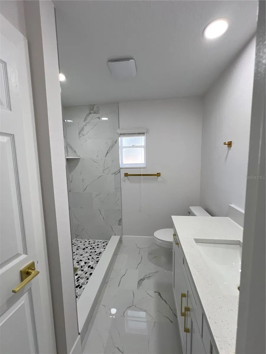 2811 AUBURN AVE W