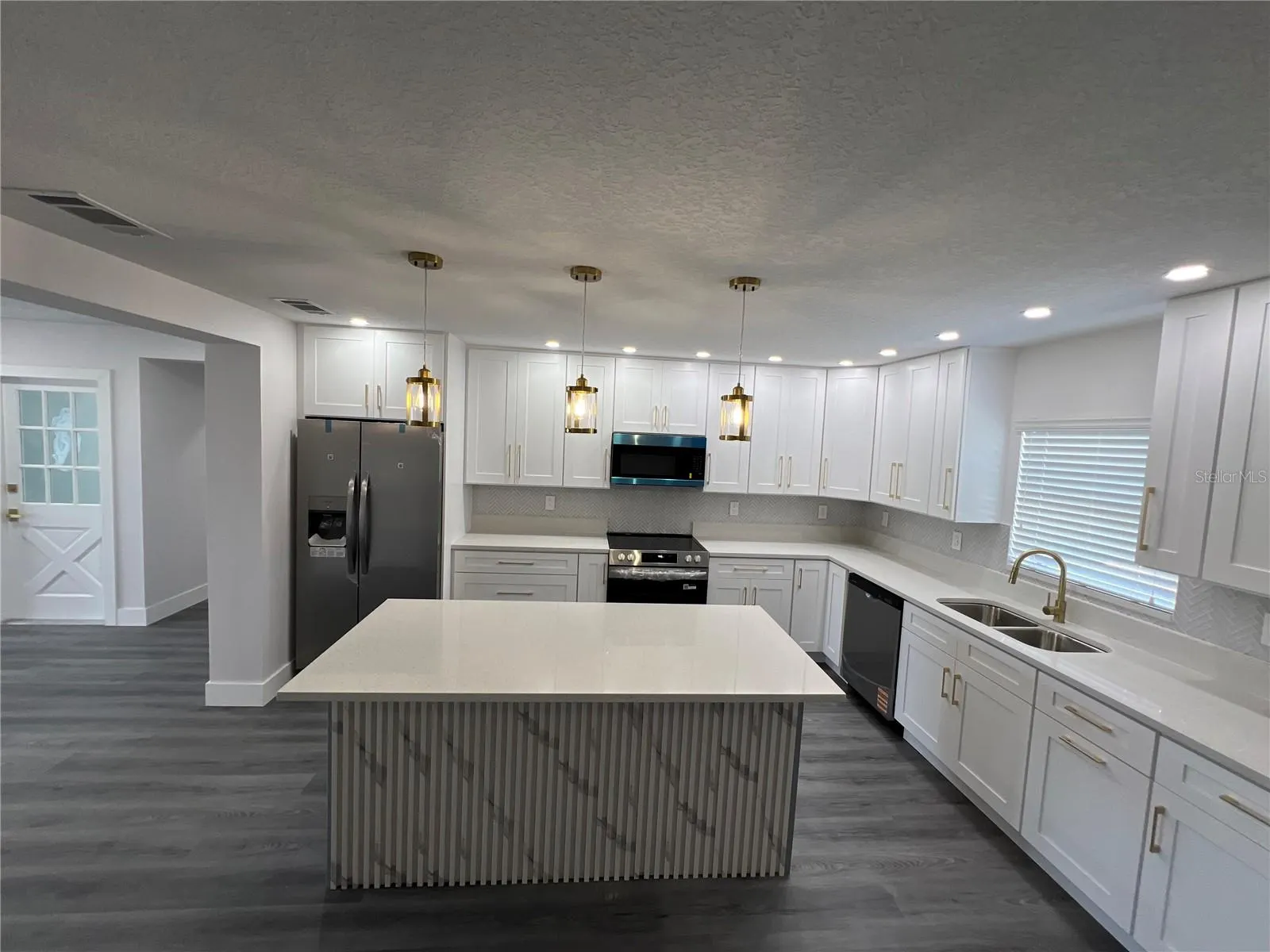 2811 AUBURN AVE W