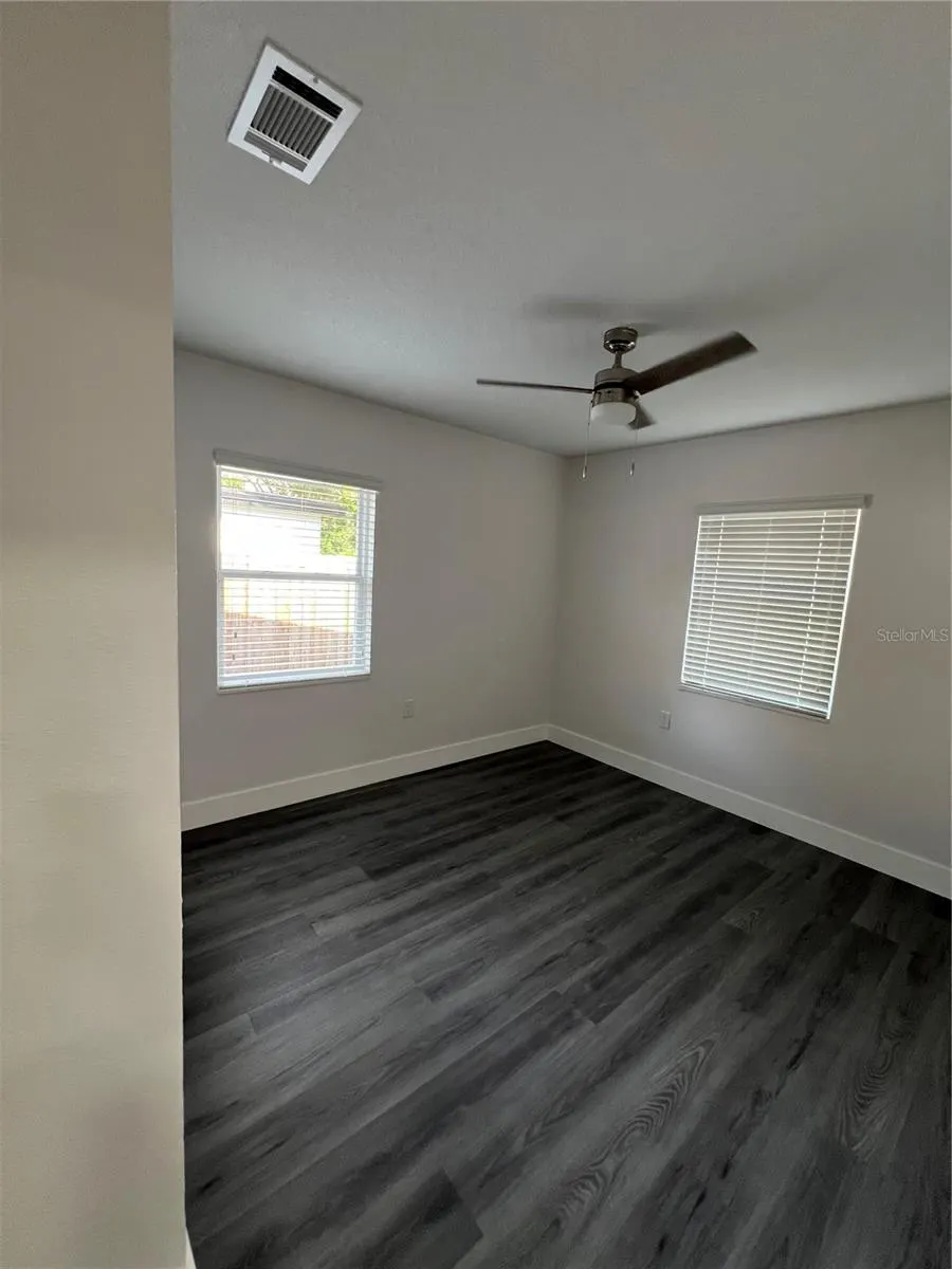 2811 AUBURN AVE W