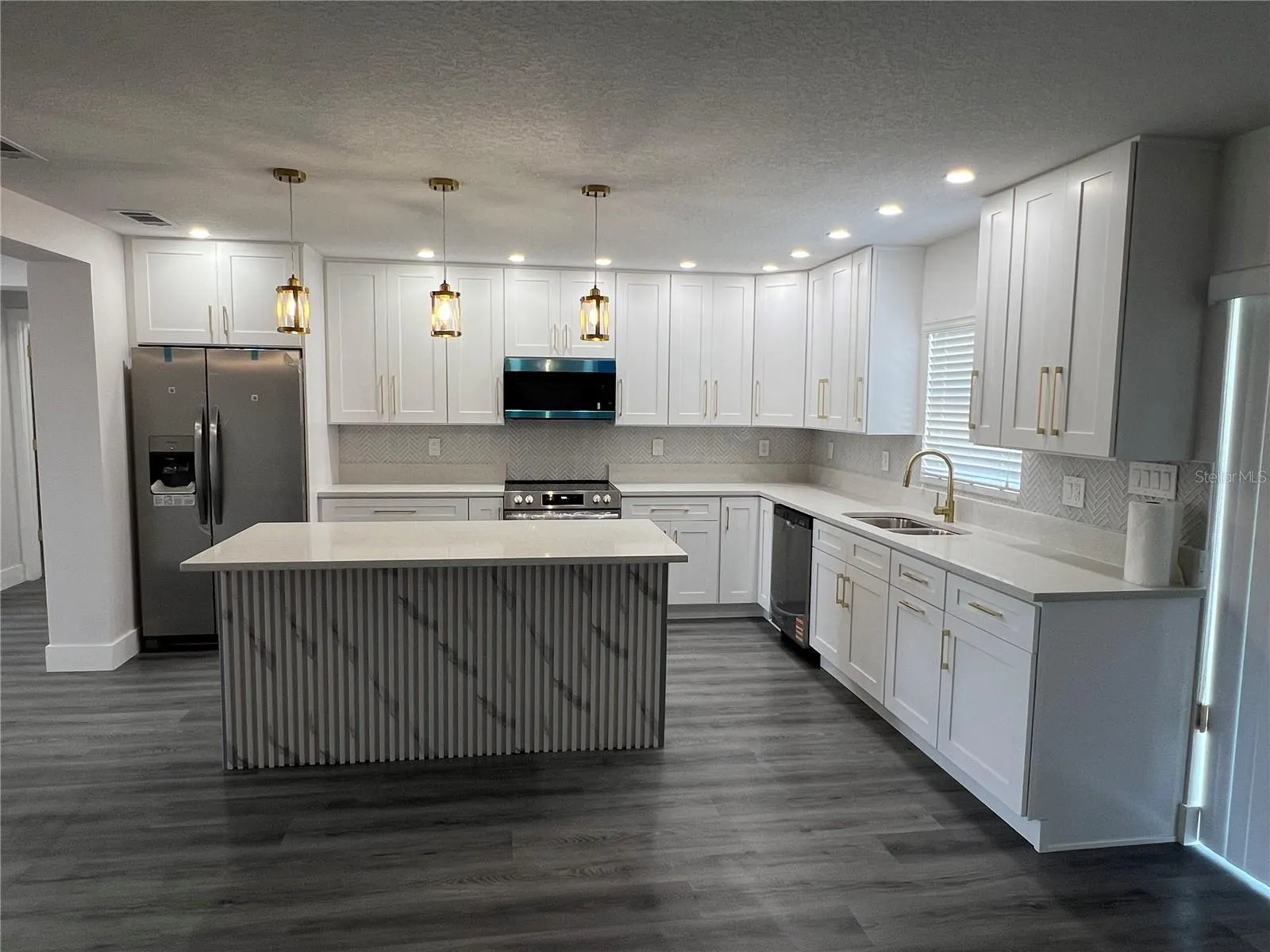 2811 AUBURN AVE W