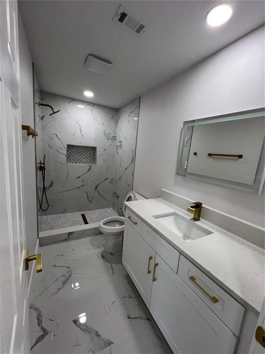2811 AUBURN AVE W