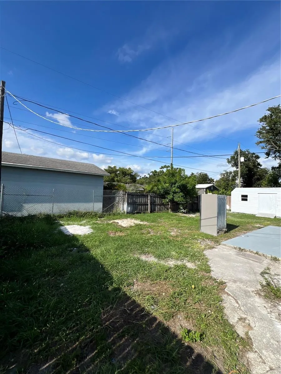 2811 AUBURN AVE W