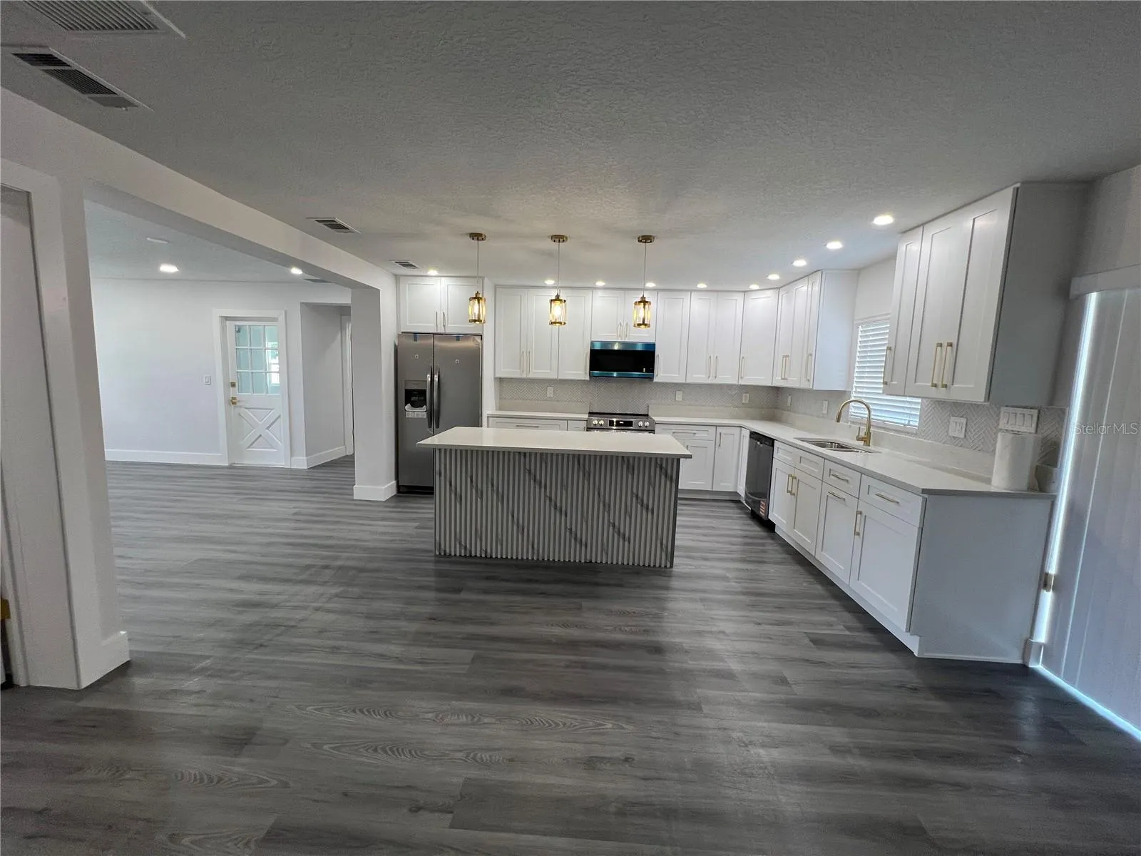 2811 AUBURN AVE W