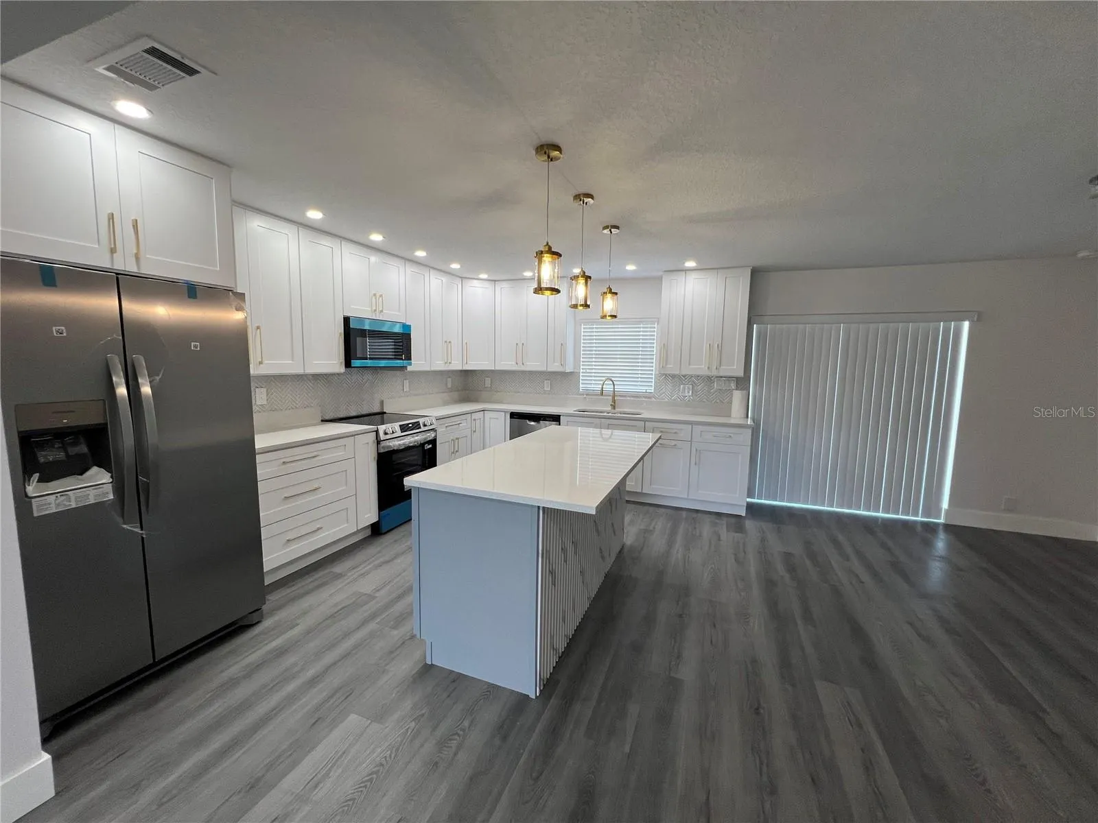 2811 AUBURN AVE W