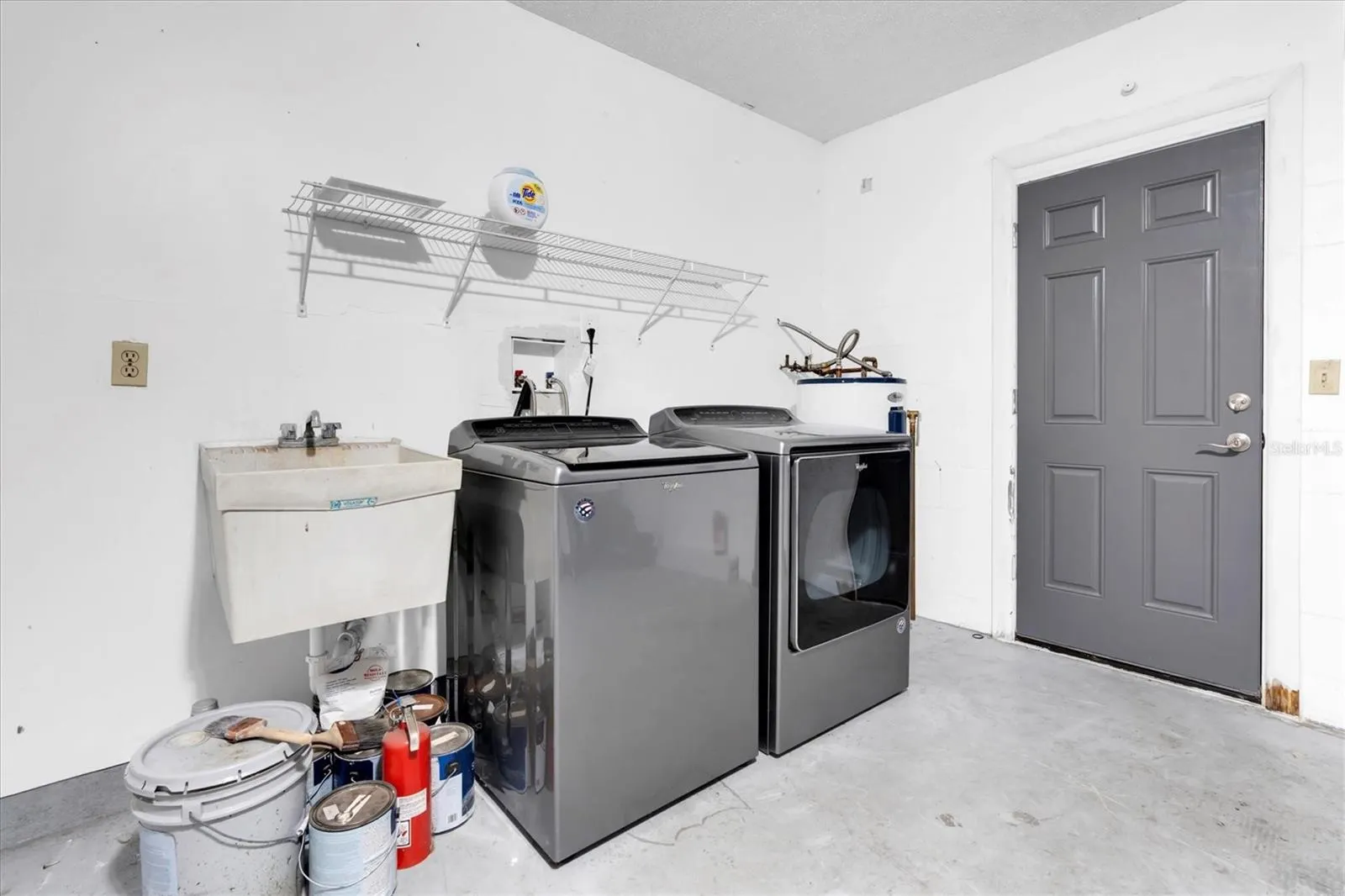 3235 HILLSDALE AVE
