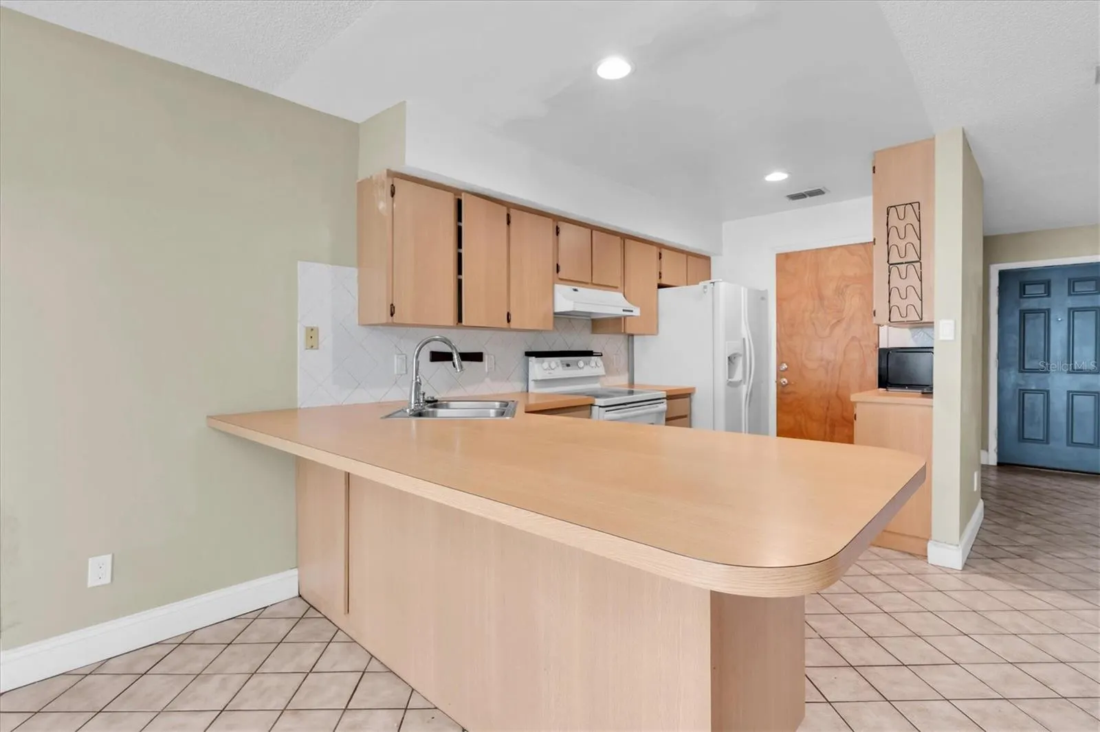 3235 HILLSDALE AVE