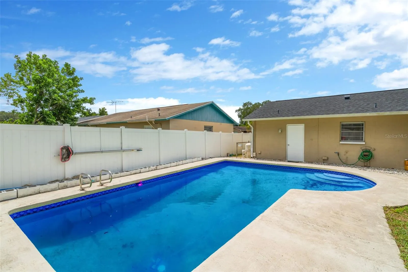 7217 CREEKWOOD CT
