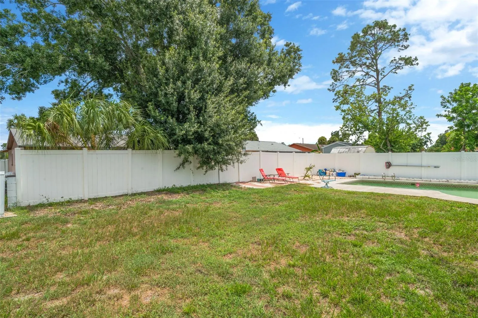 7217 CREEKWOOD CT