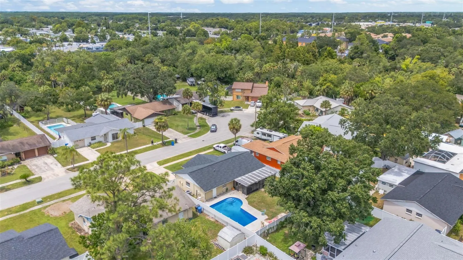 7217 CREEKWOOD CT
