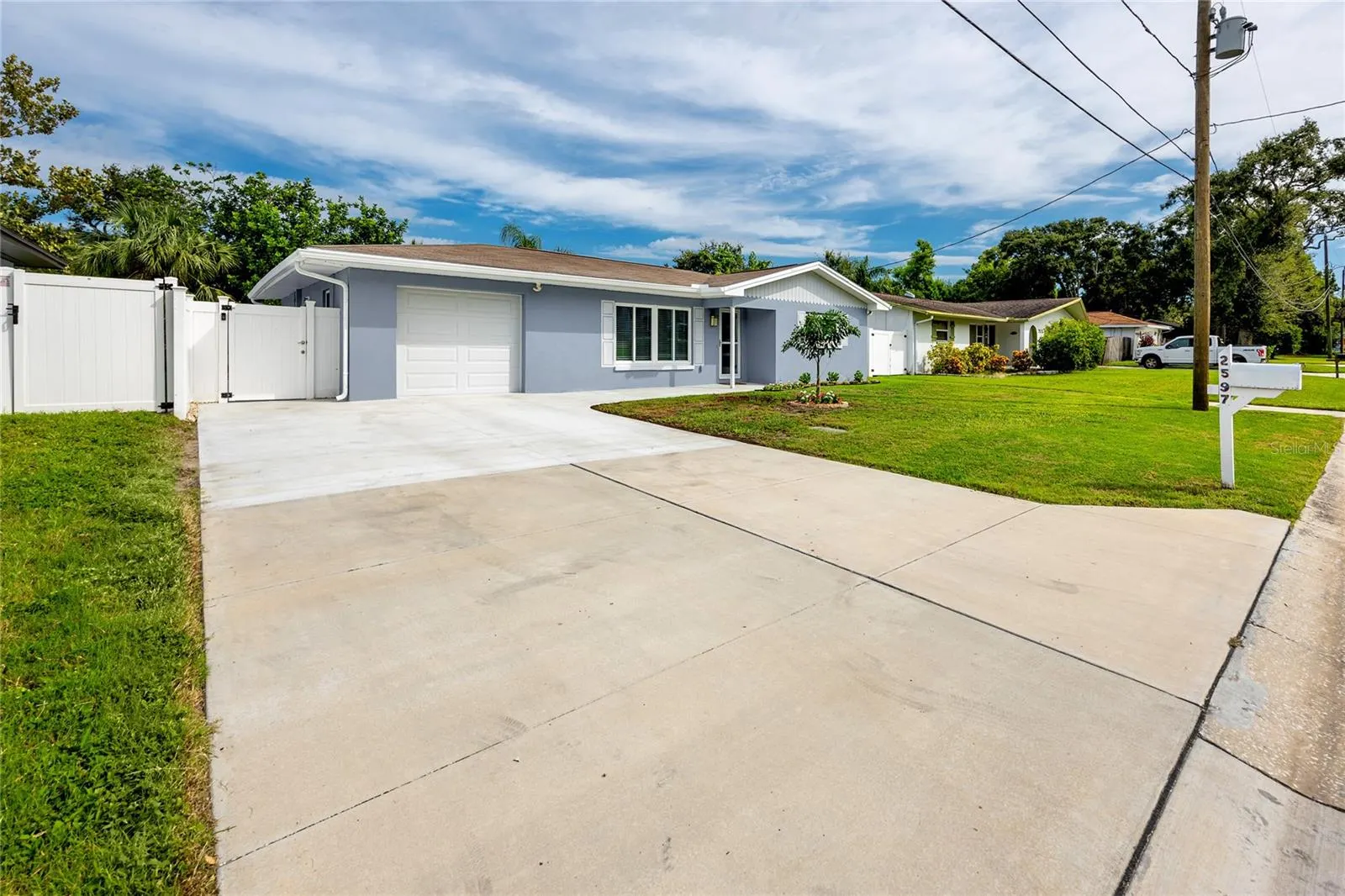 2597 CRESCENT DR