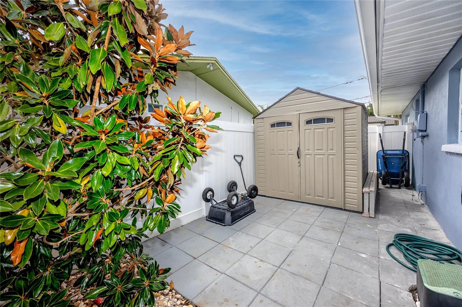2597 CRESCENT DR