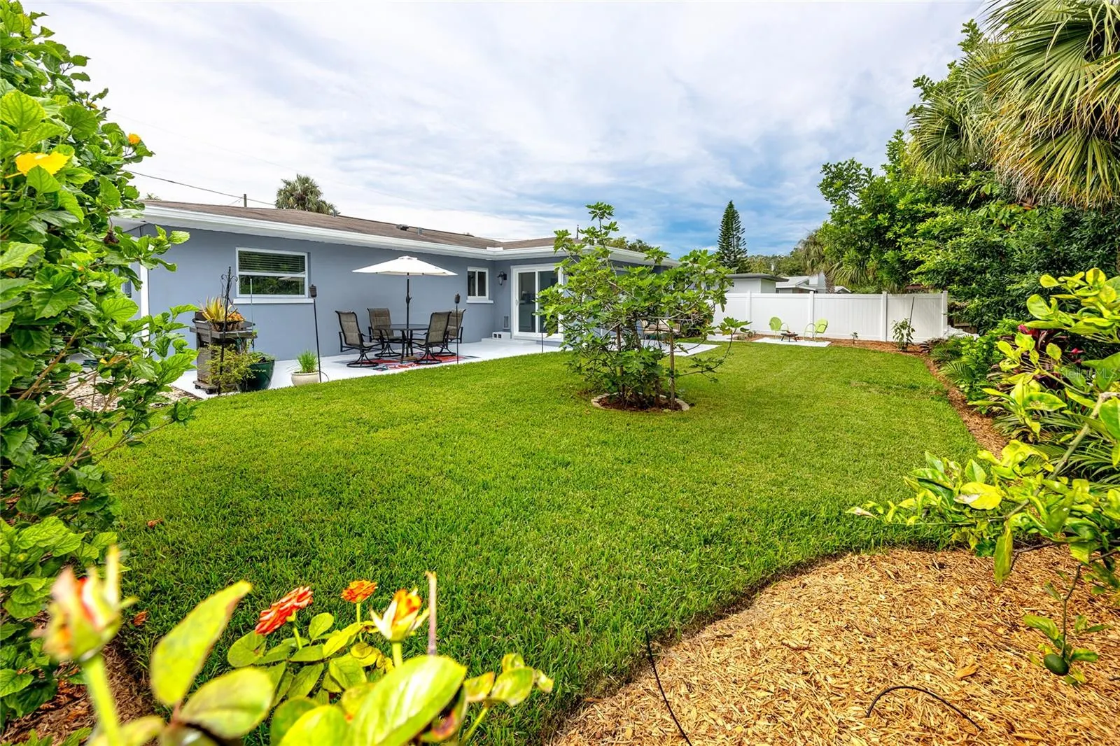 2597 CRESCENT DR