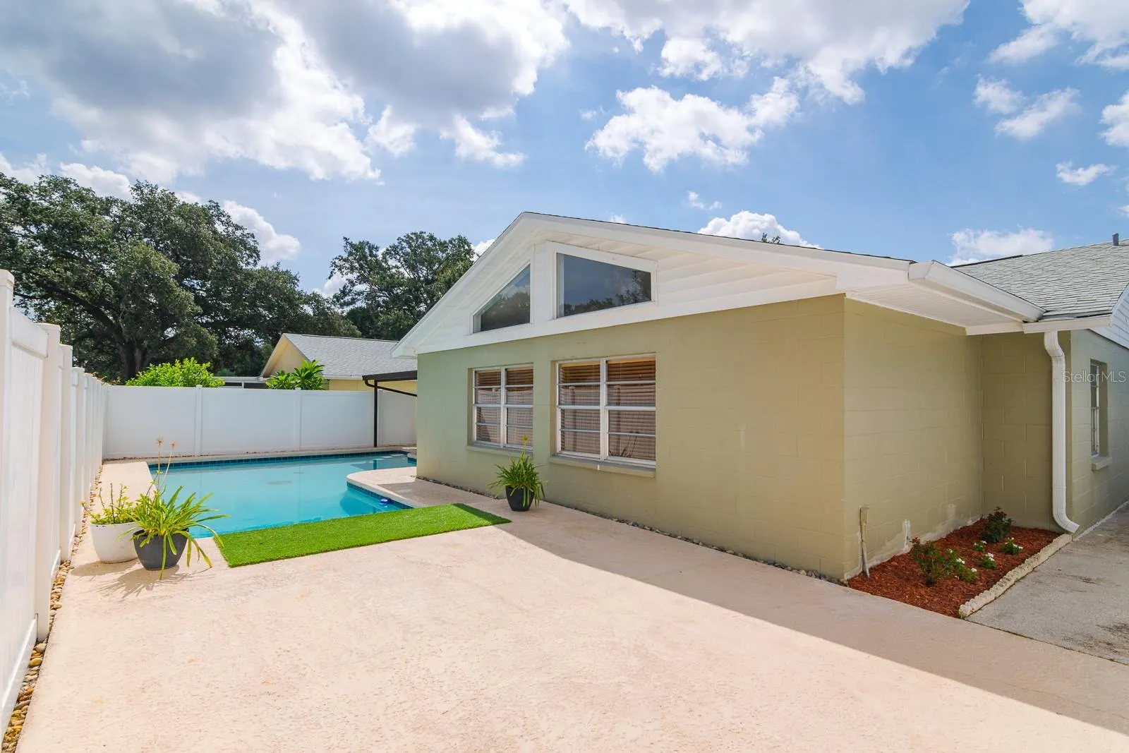 14918 OLD POINTE RD