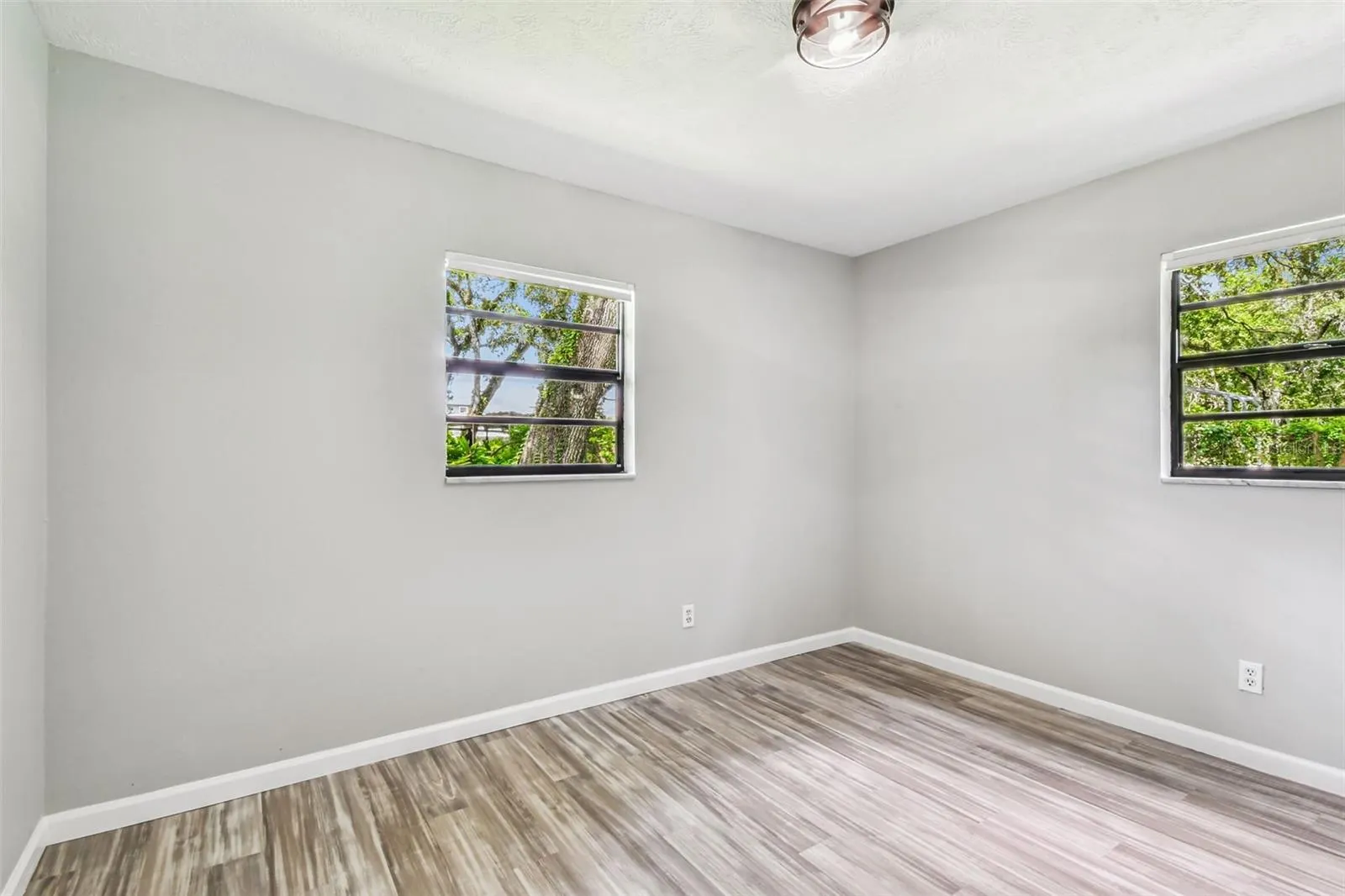 2818 VIOLA LN