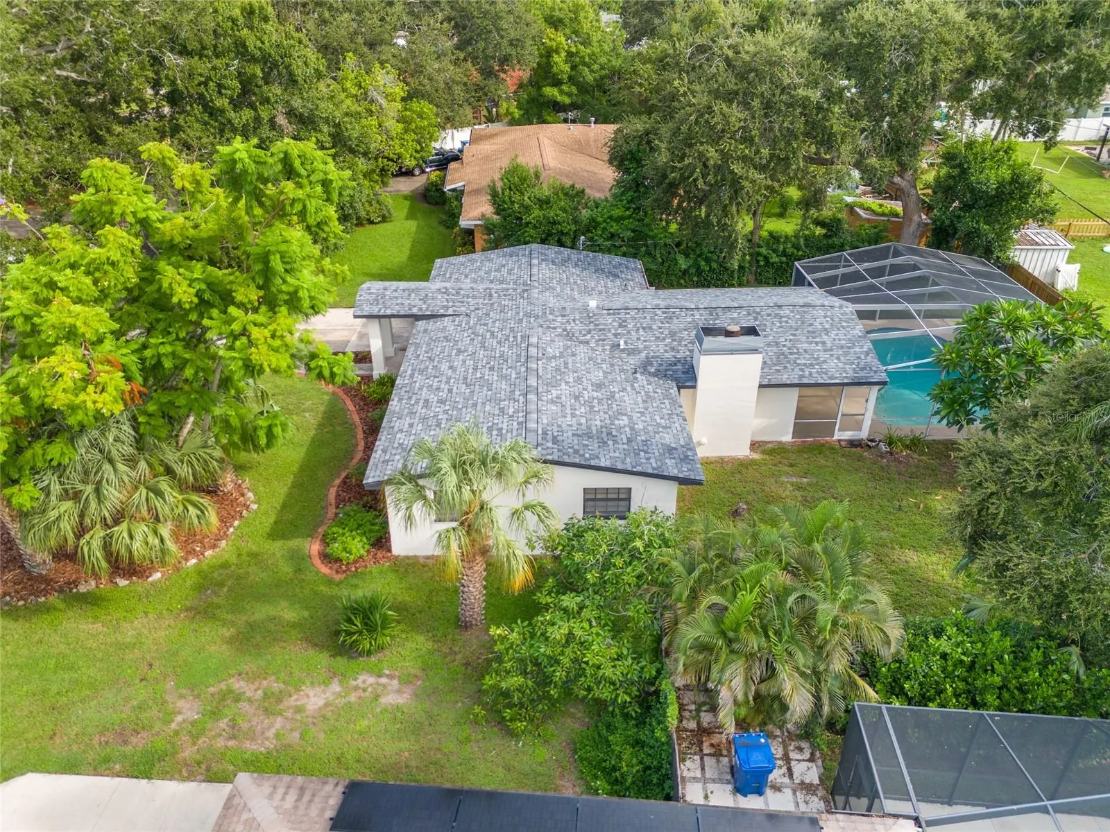 2001 COUNTRY CLUB RD N