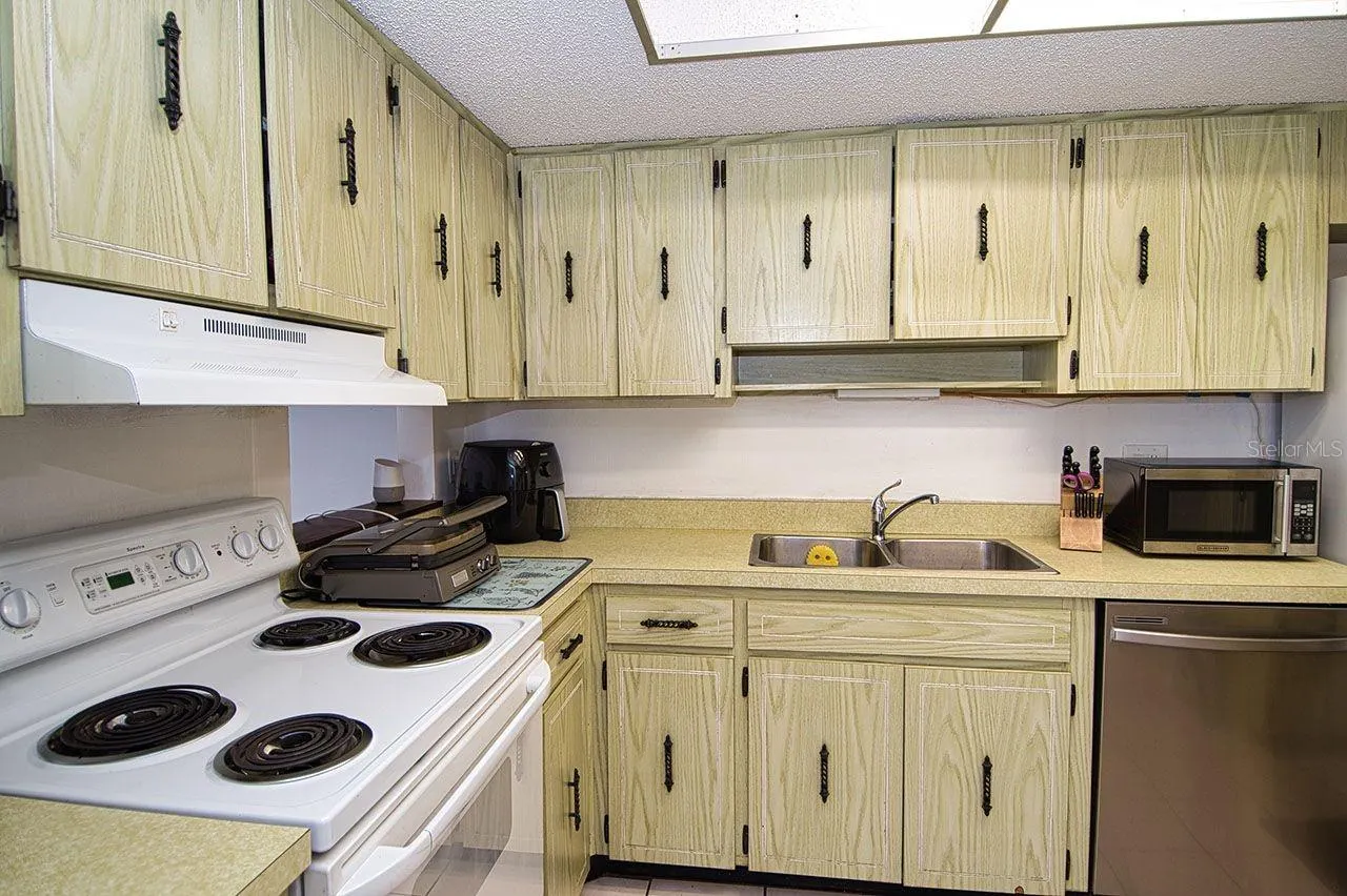 7430 SUNSHINE SKYWAY LN S #804, #804