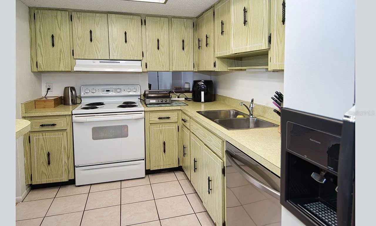 7430 SUNSHINE SKYWAY LN S #804, #804