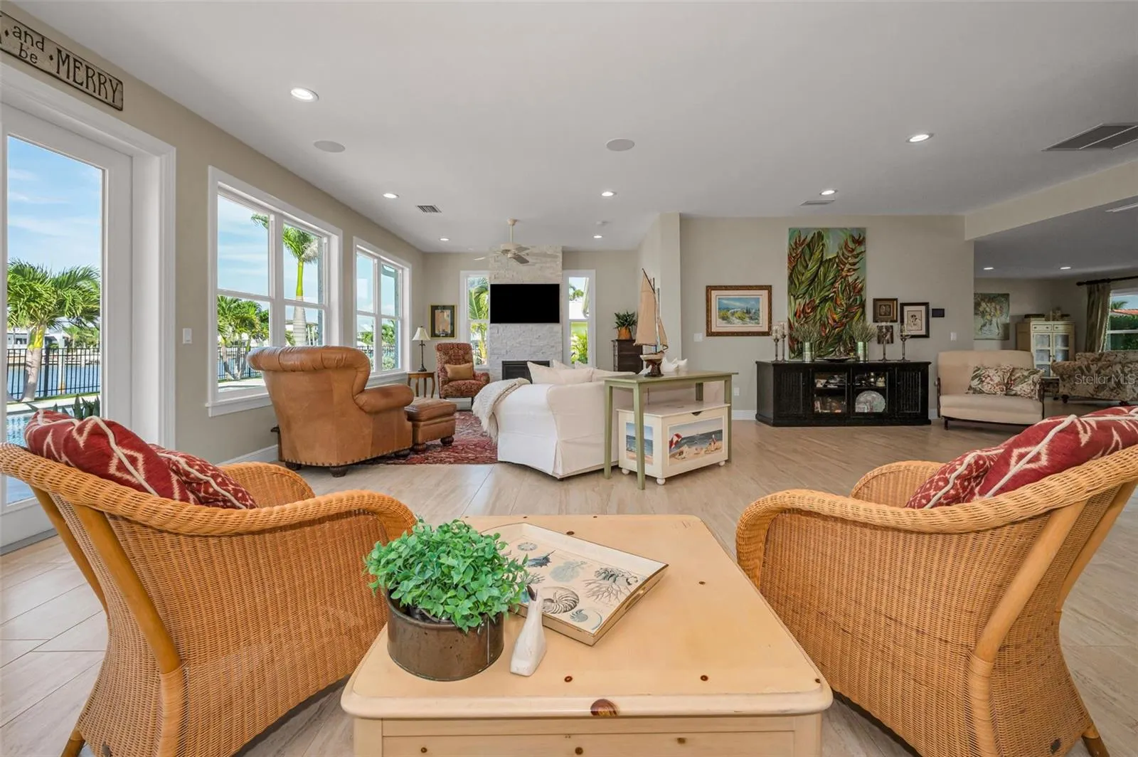 223 HOWARD DR