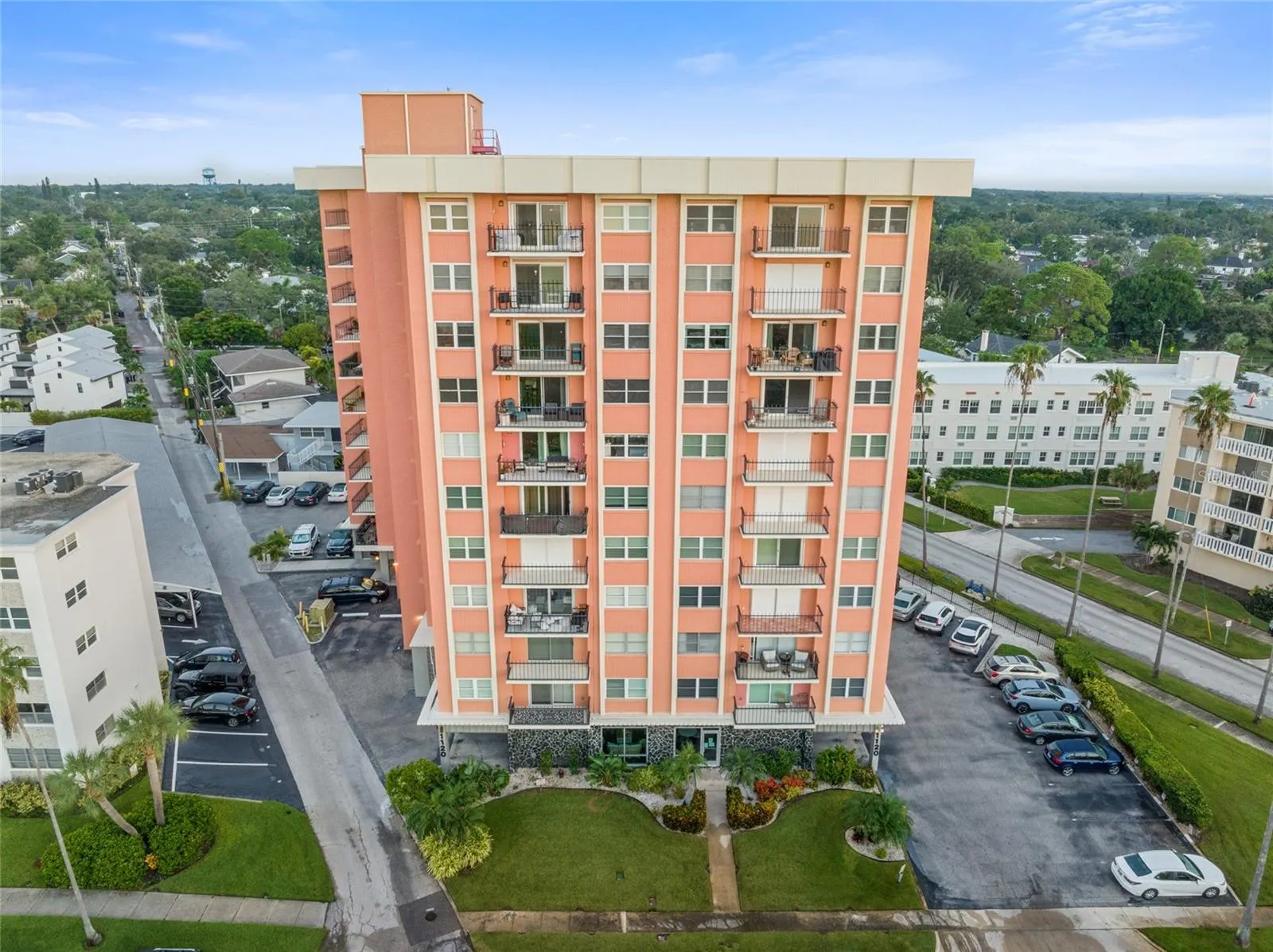 1120 N SHORE DR NE #402, #402