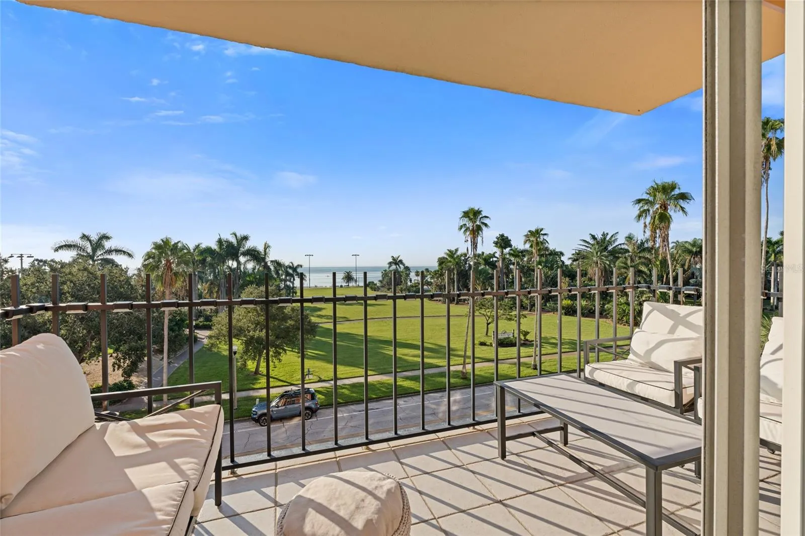 1120 N SHORE DR NE #402, #402