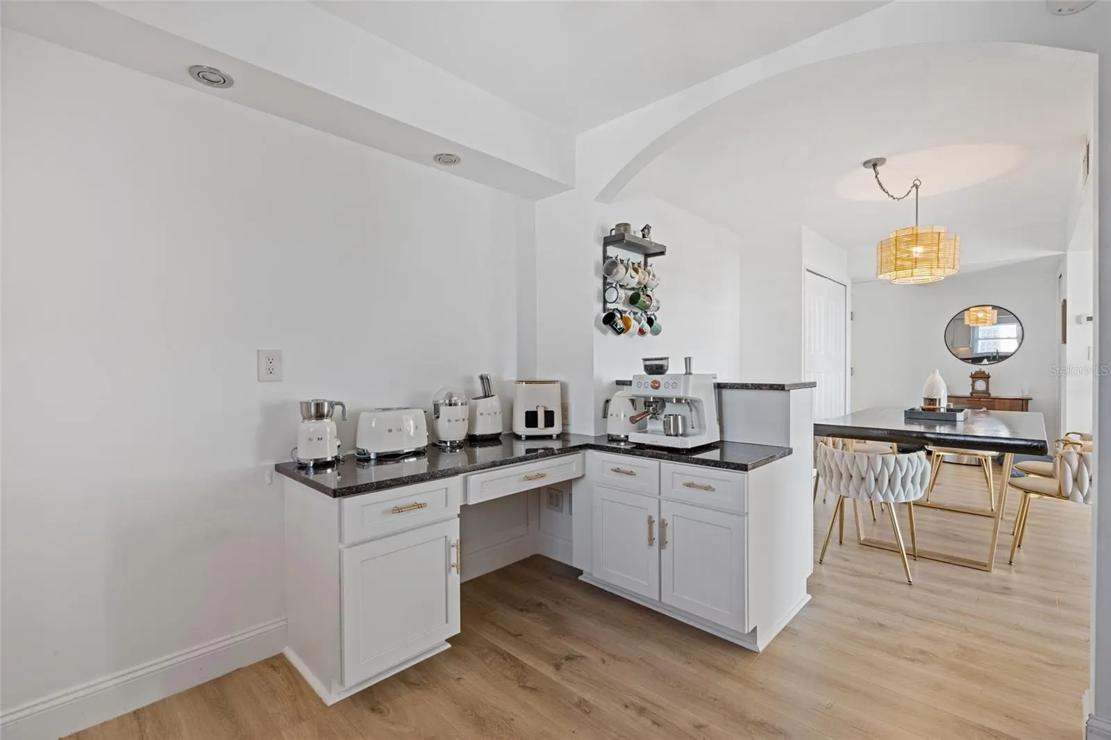 1120 N SHORE DR NE #402, #402