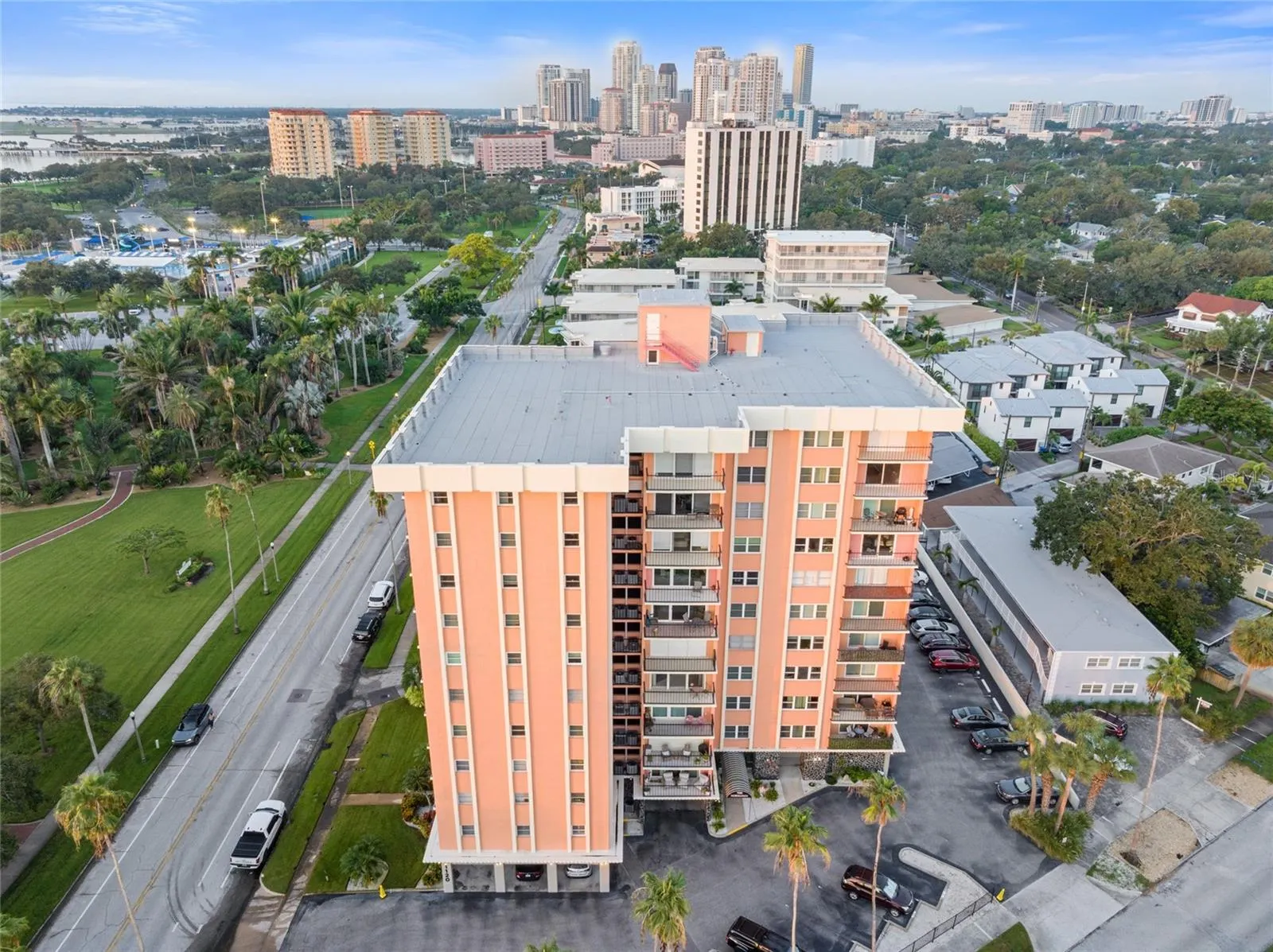 1120 N SHORE DR NE #402, #402