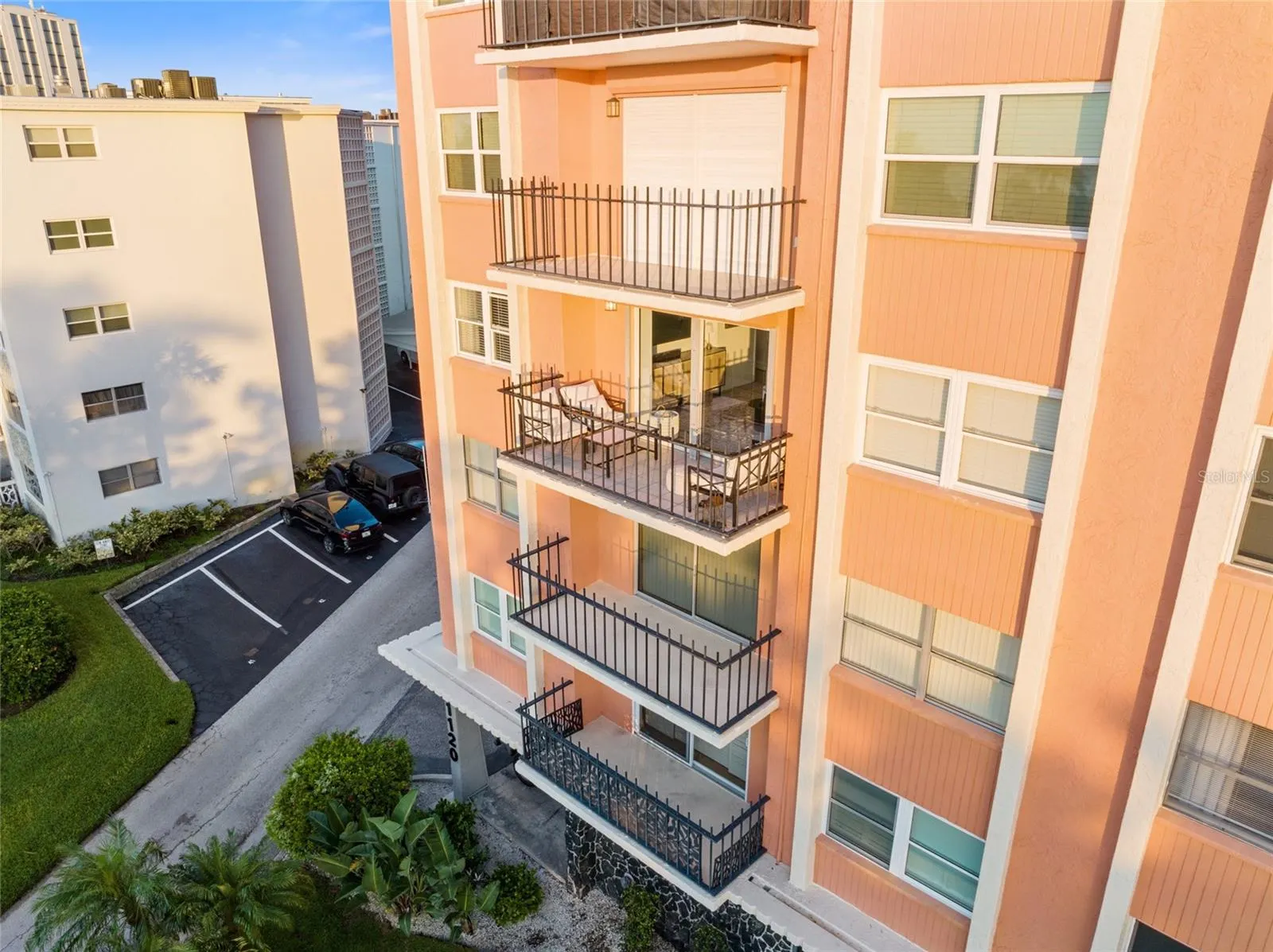 1120 N SHORE DR NE #402, #402