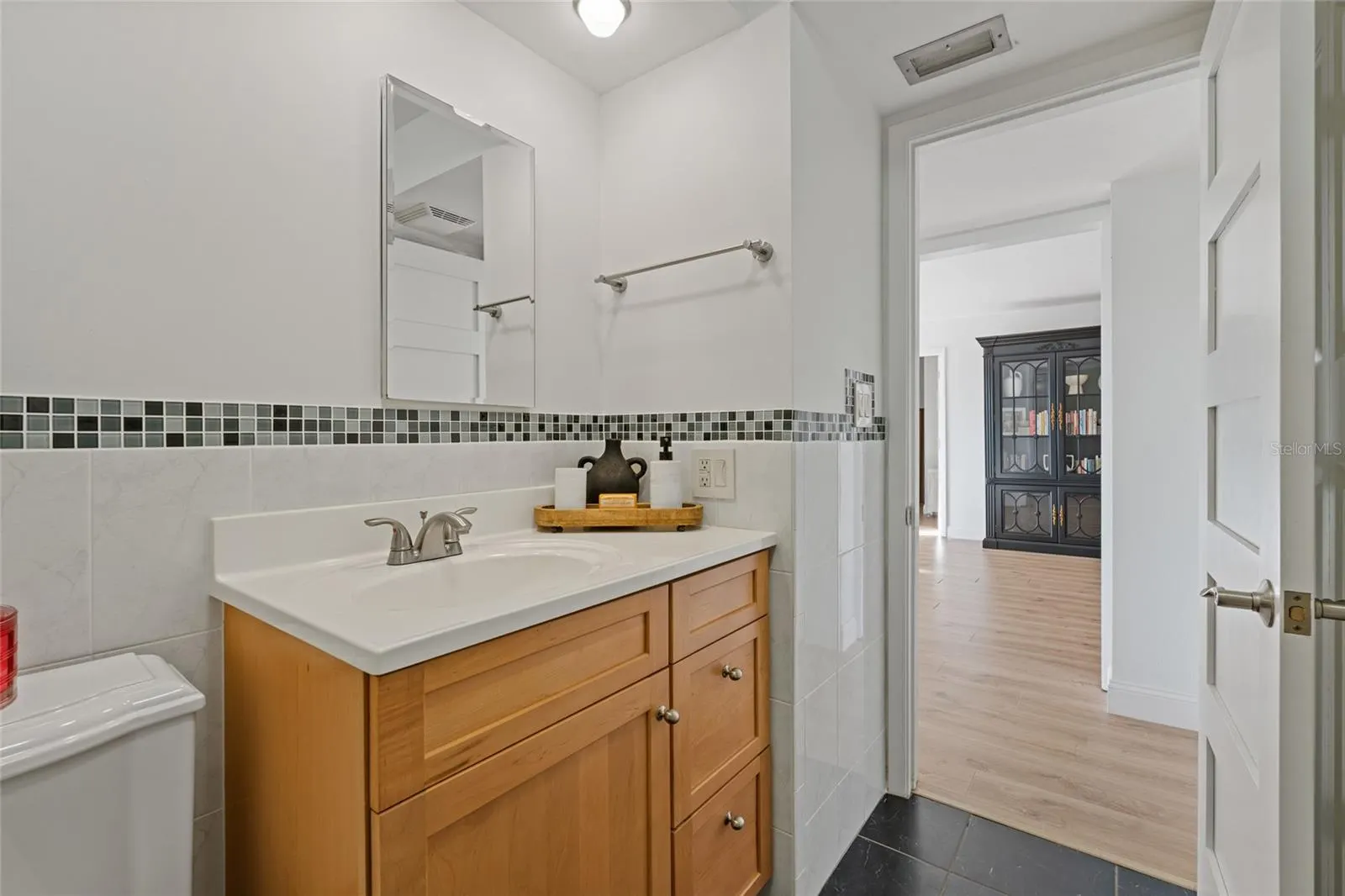 1120 N SHORE DR NE #402, #402