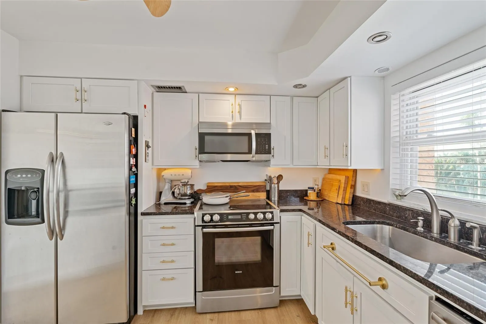 1120 N SHORE DR NE #402, #402