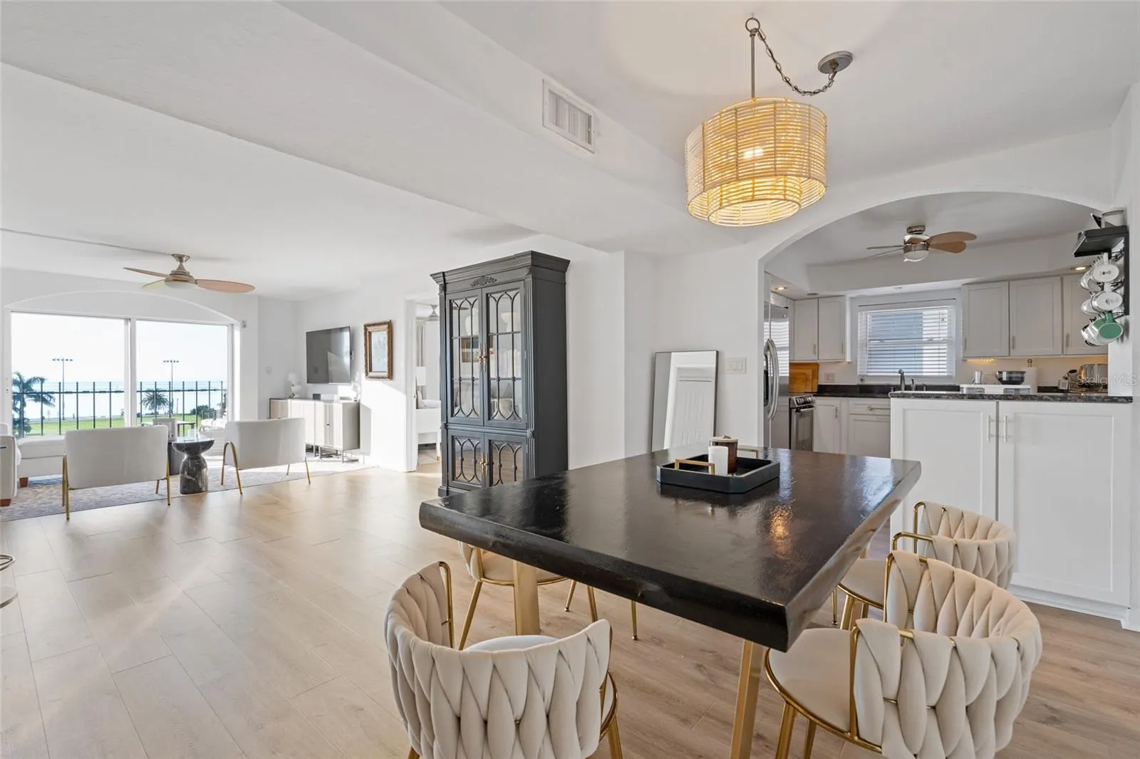 1120 N SHORE DR NE #402, #402