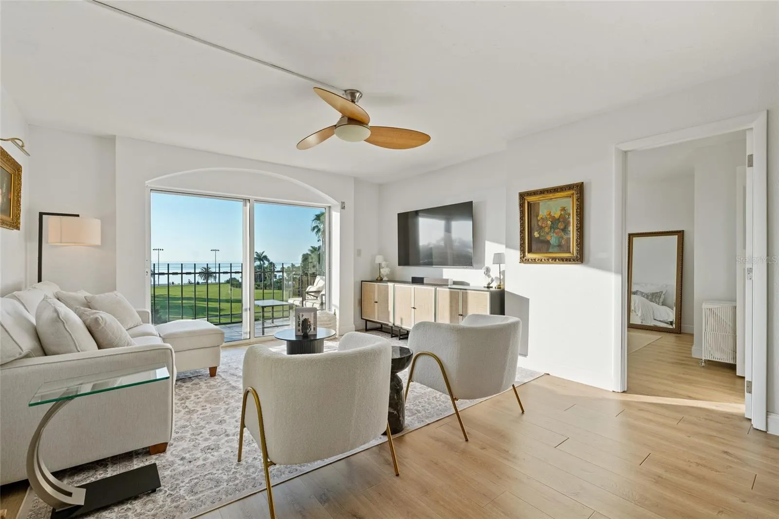 1120 N SHORE DR NE #402, #402