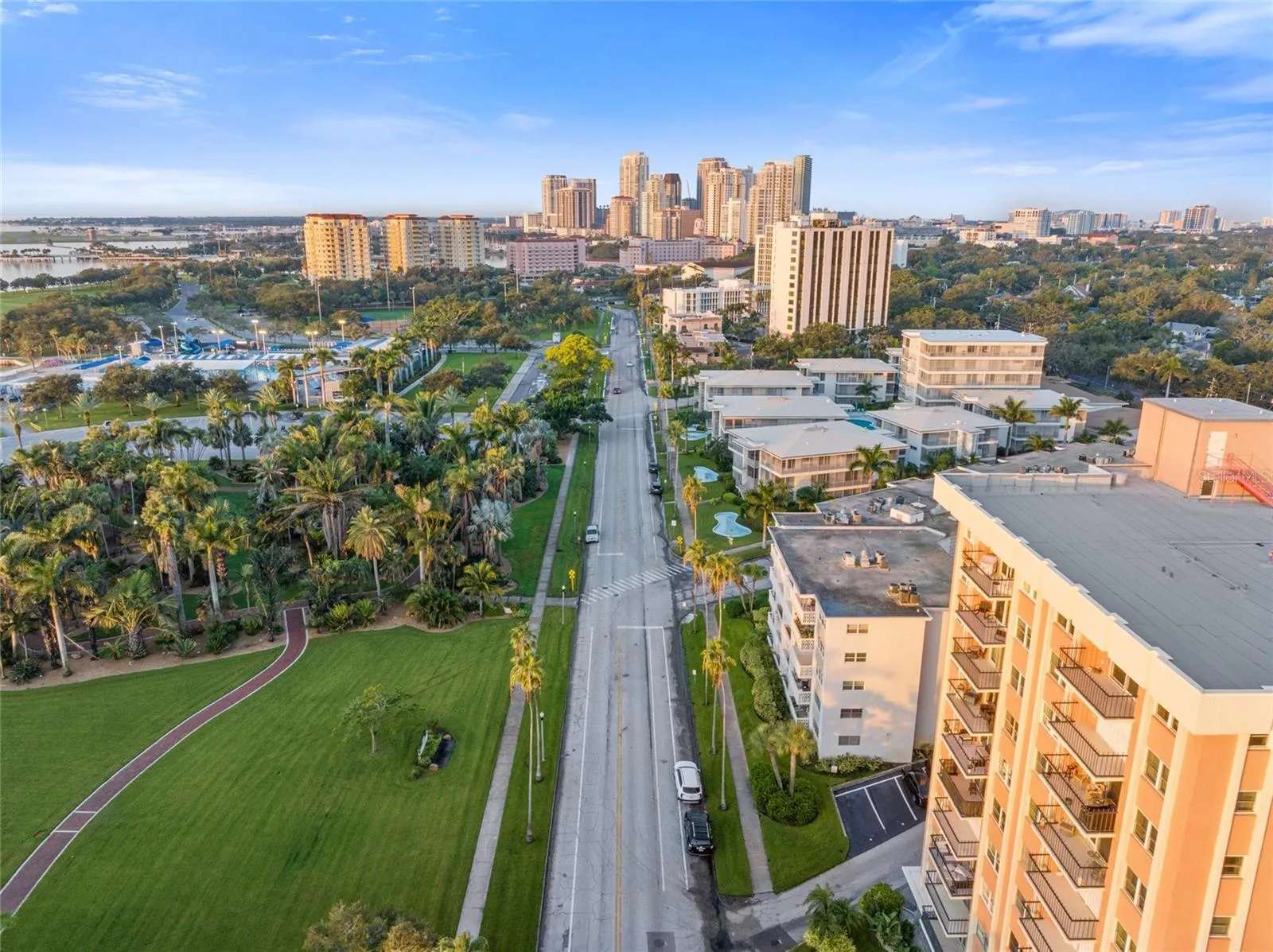 1120 N SHORE DR NE #402, #402