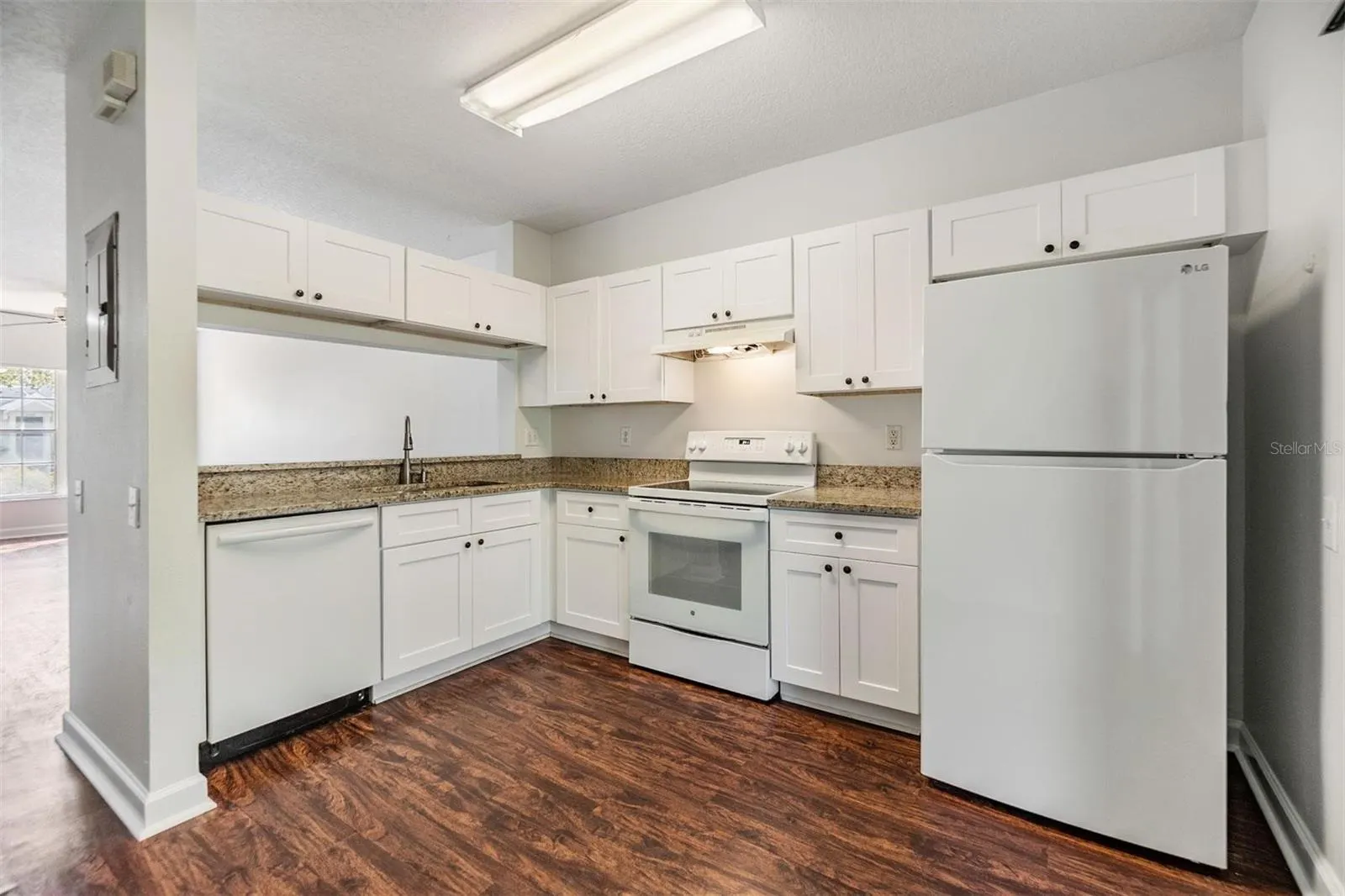2248 LAKE WOODBERRY CIR