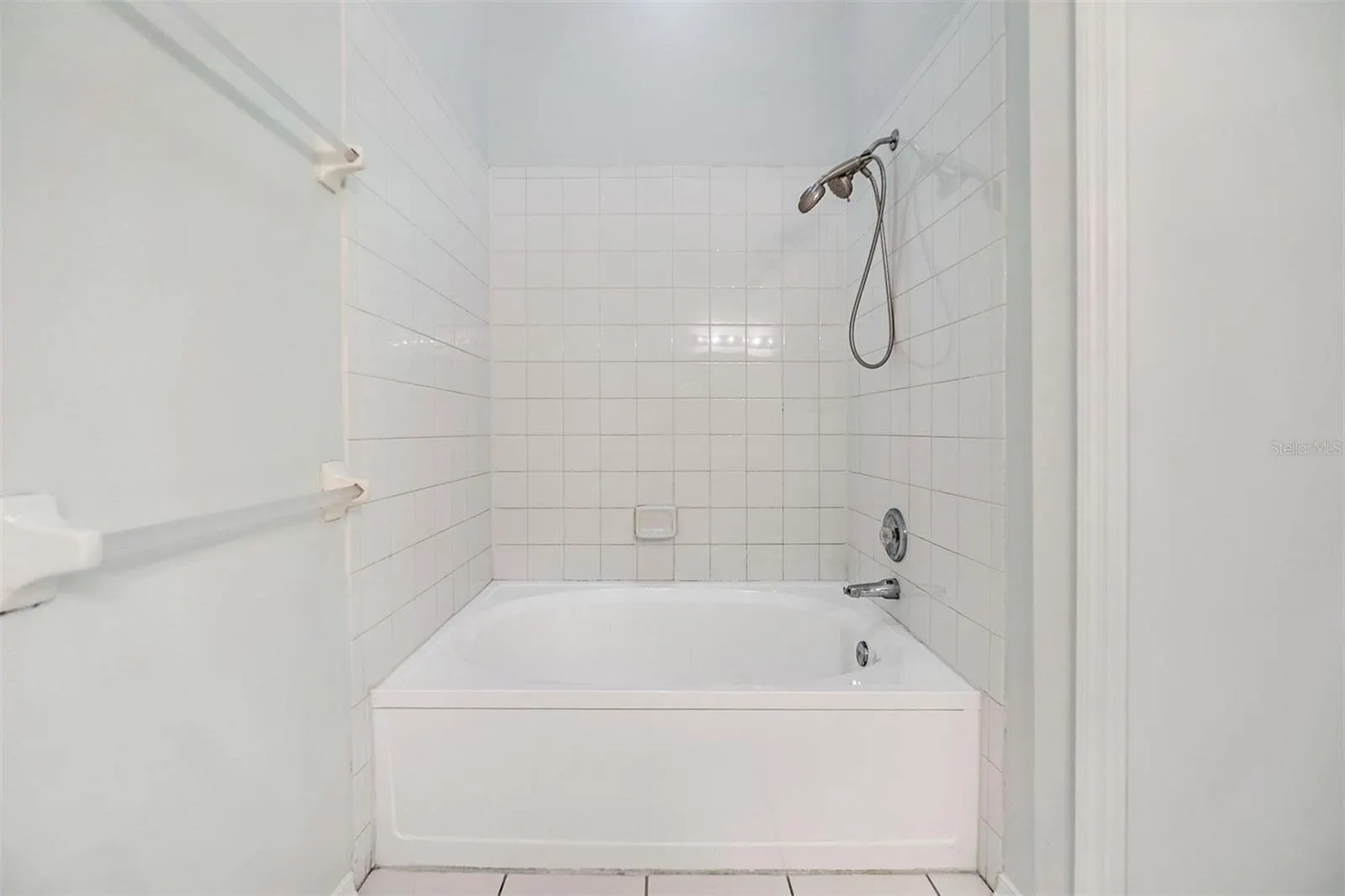 2248 LAKE WOODBERRY CIR