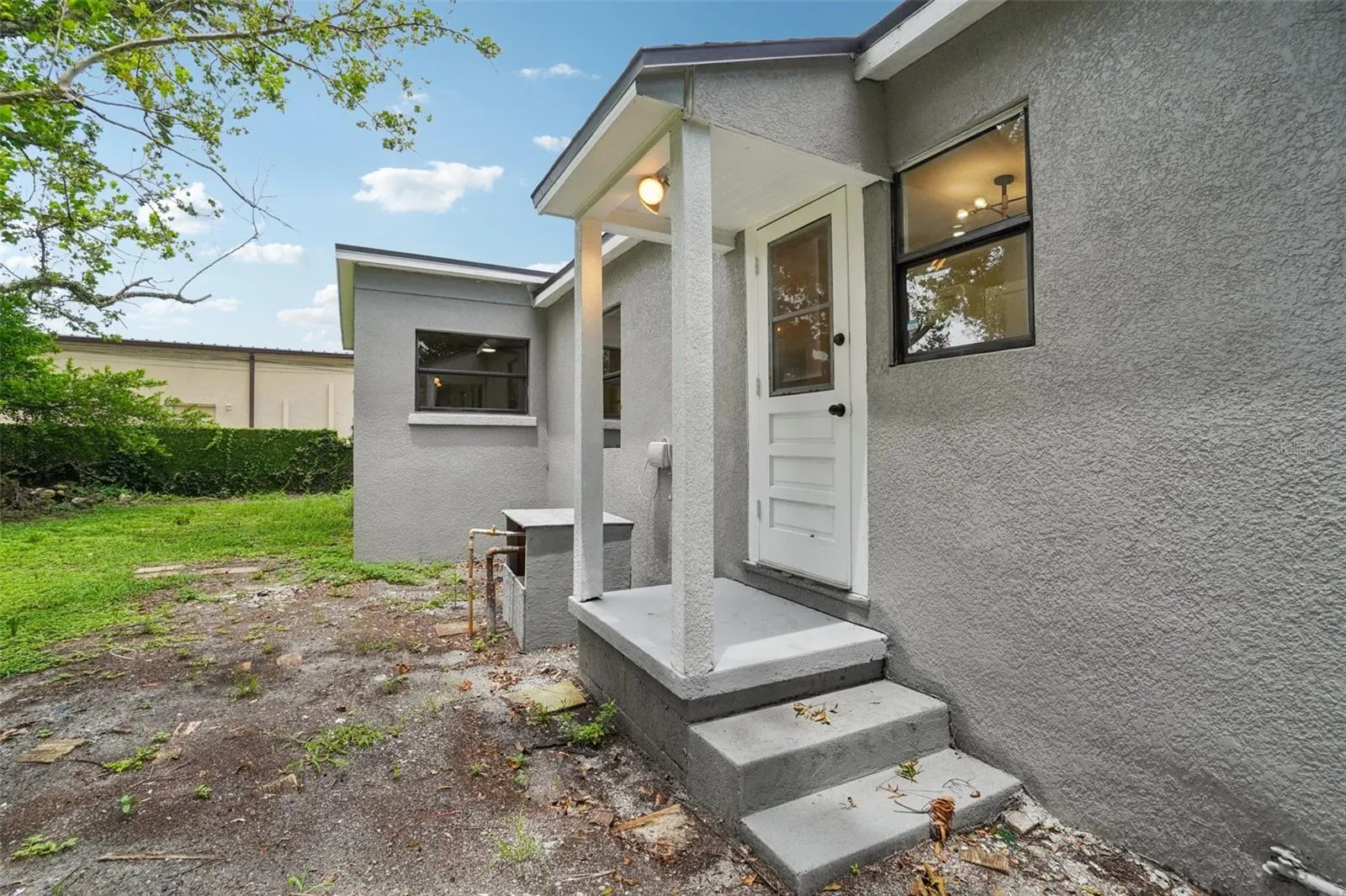 3710 W GRIFLOW ST