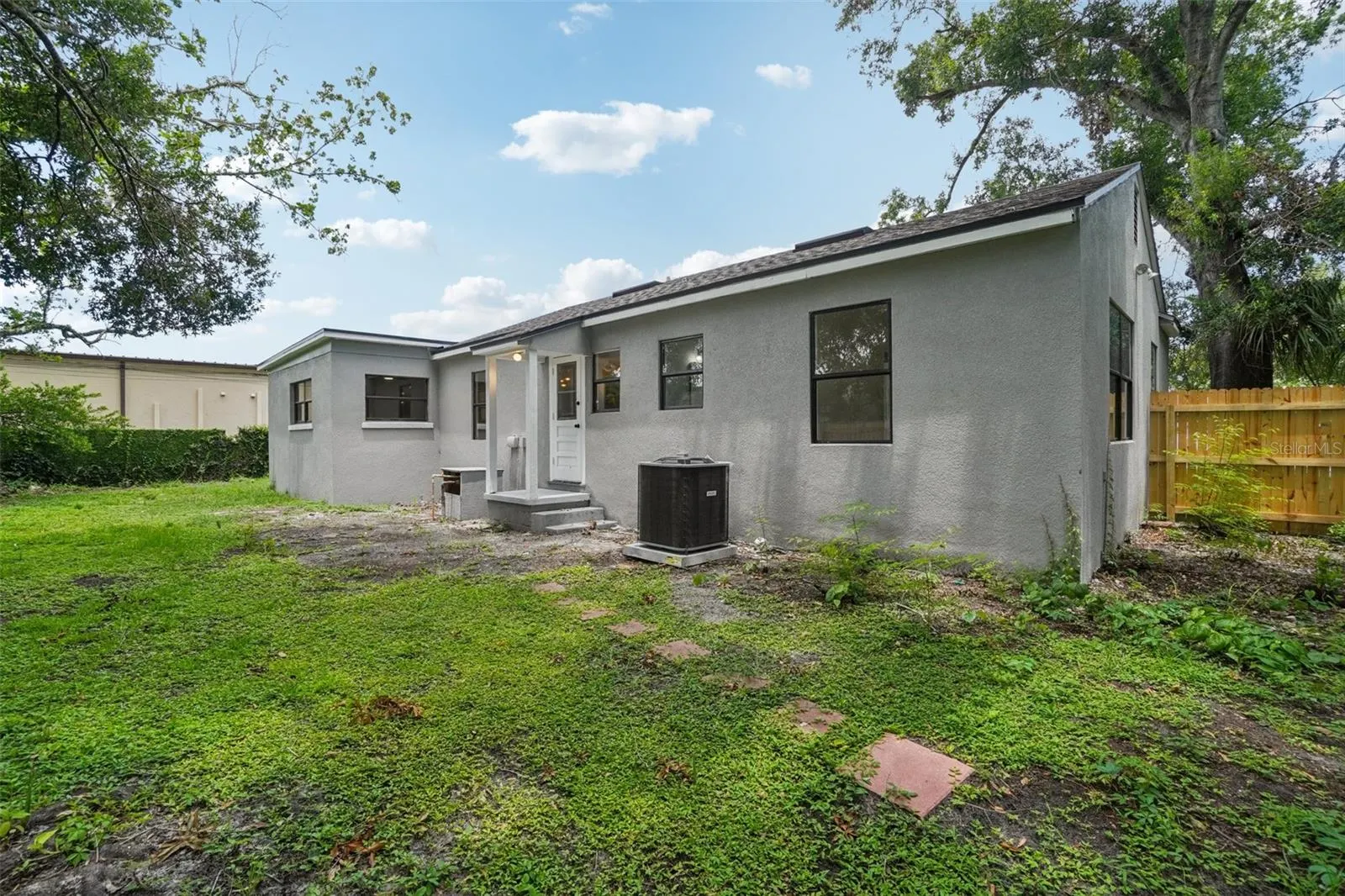 3710 W GRIFLOW ST