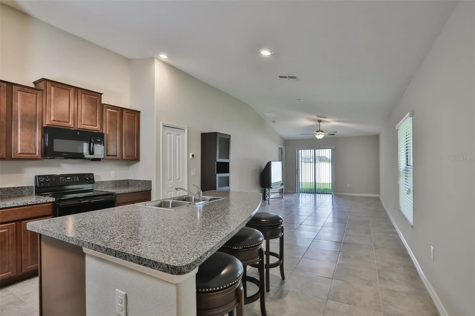 7608 BLUE IRIS LN