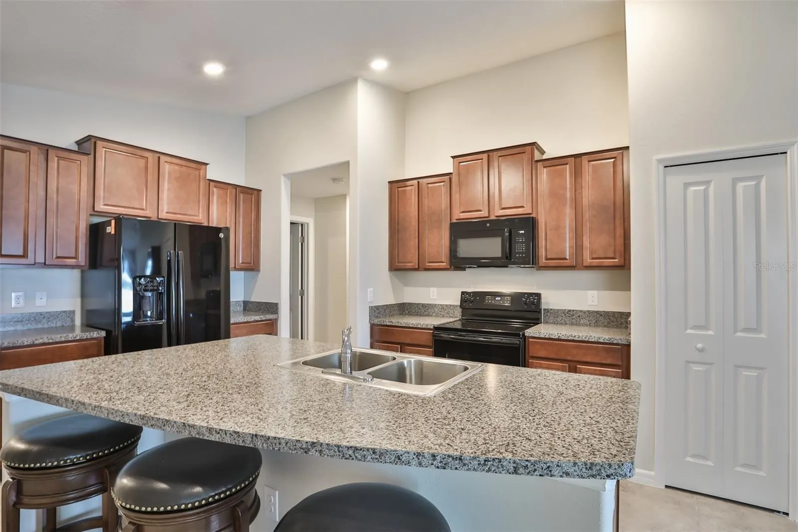 7608 BLUE IRIS LN