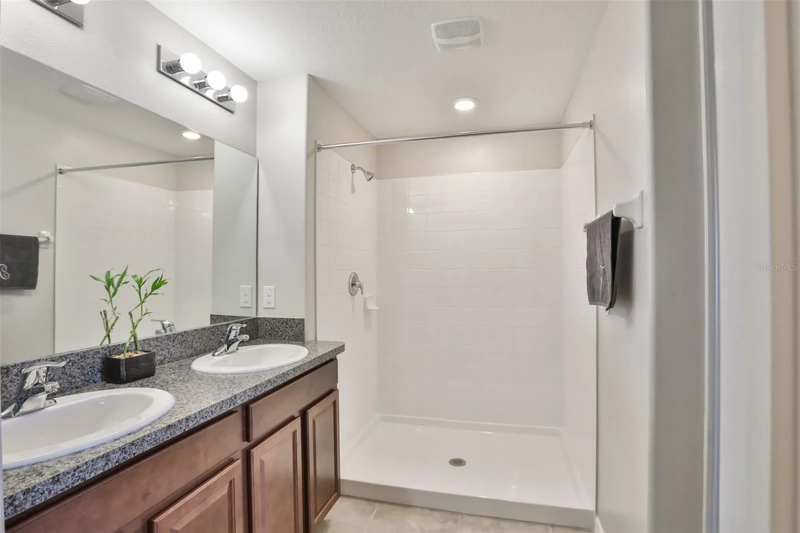7608 BLUE IRIS LN